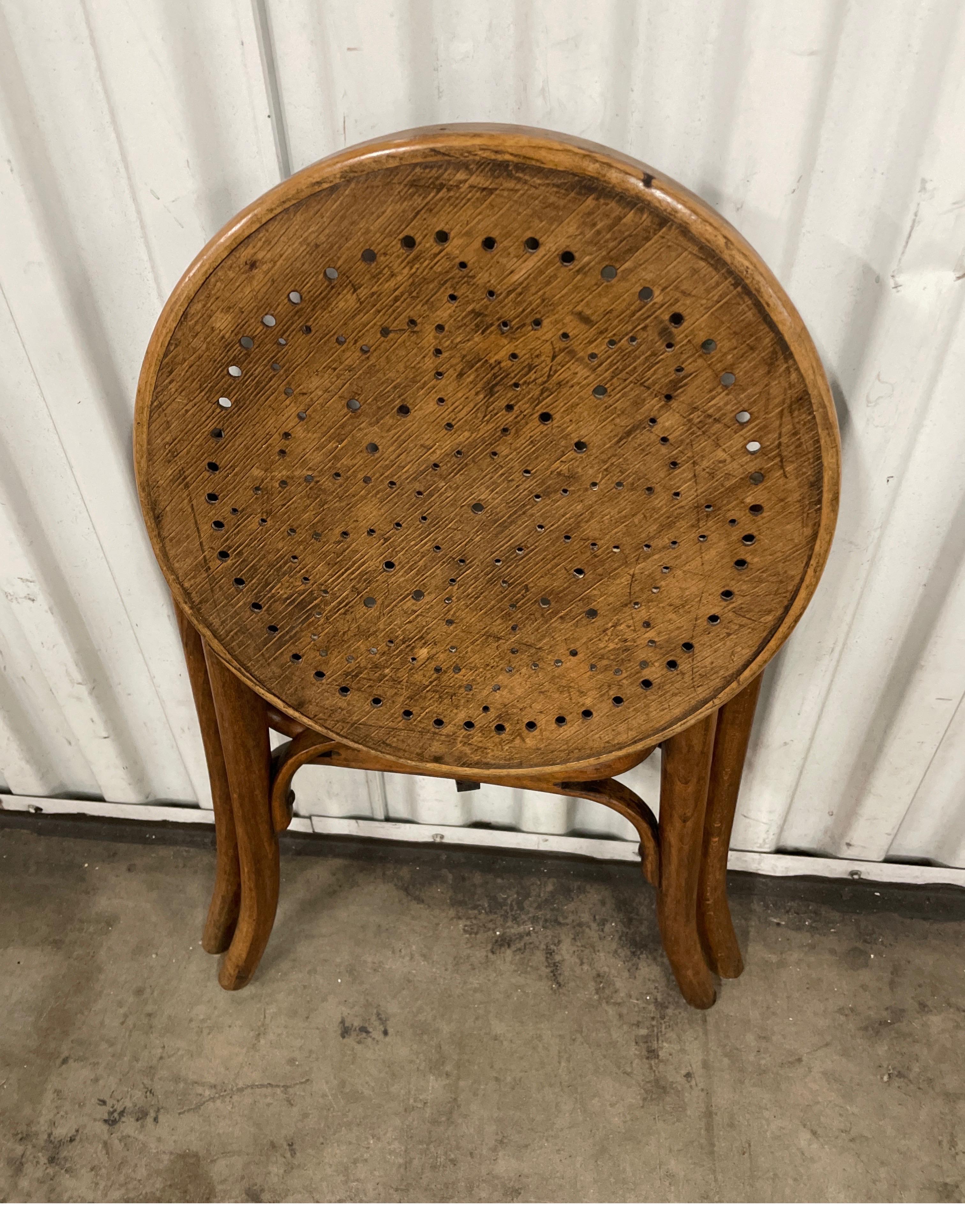 XIXe siècle Tabouret pliant ancien en bois courbé en vente