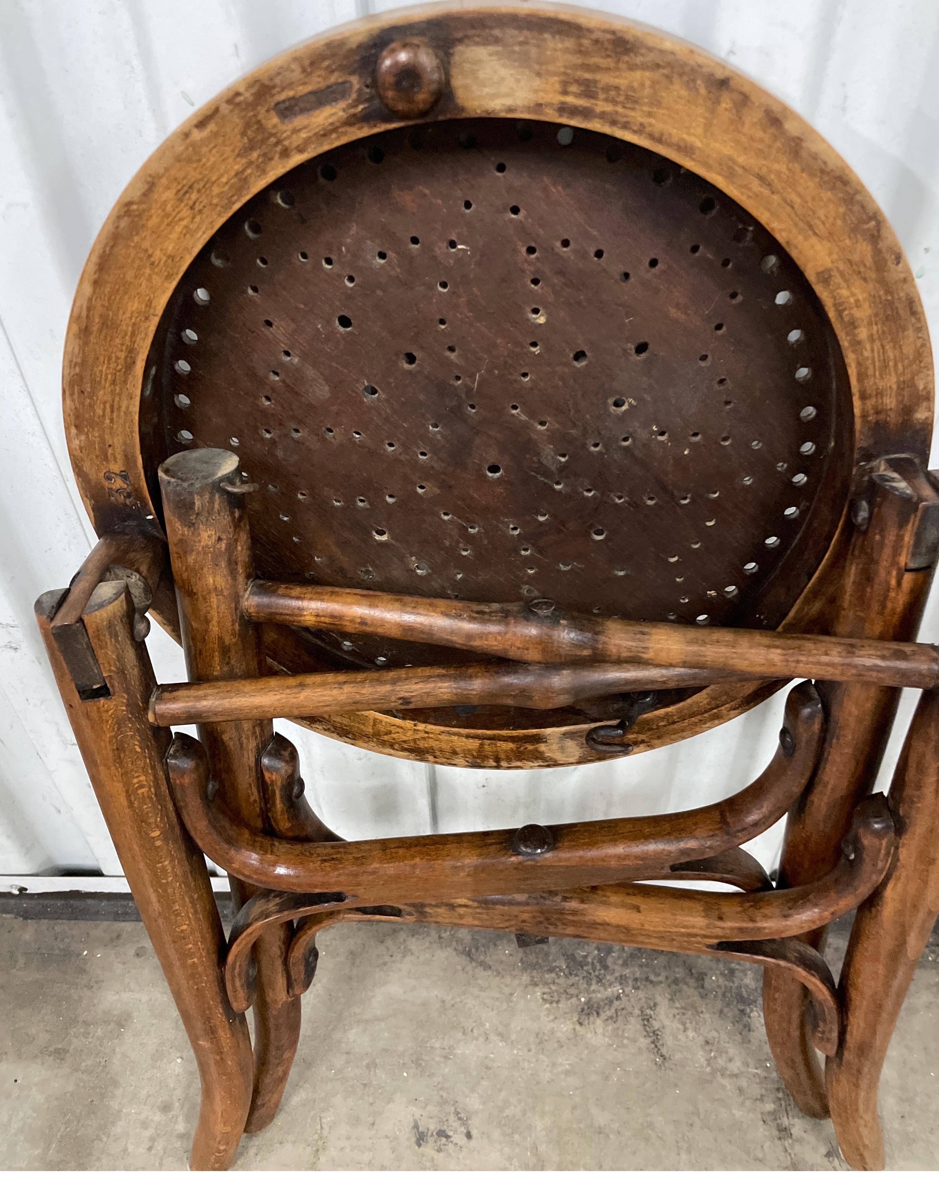 Hêtre Tabouret pliant ancien en bois courbé en vente