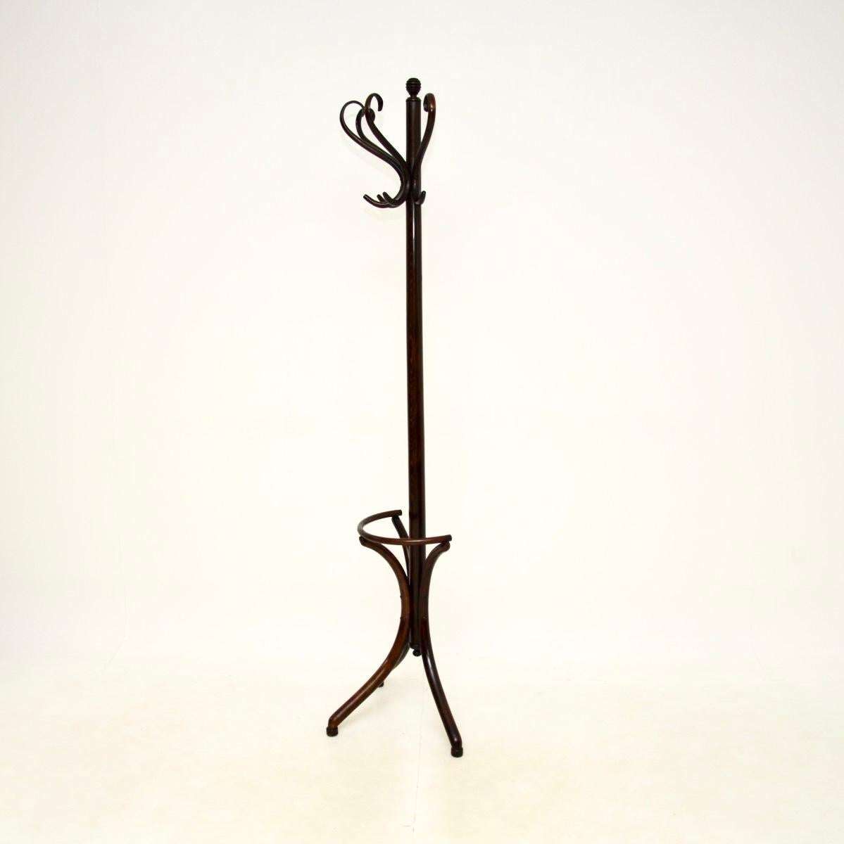 A wonderful antique bentwood half hatstand / coat rack, likely made by Thonet in Austria, and dating from the 1880-1900 period.

This has an unusual and useful design with a flat back, this is designed to stand against the wall and has a space