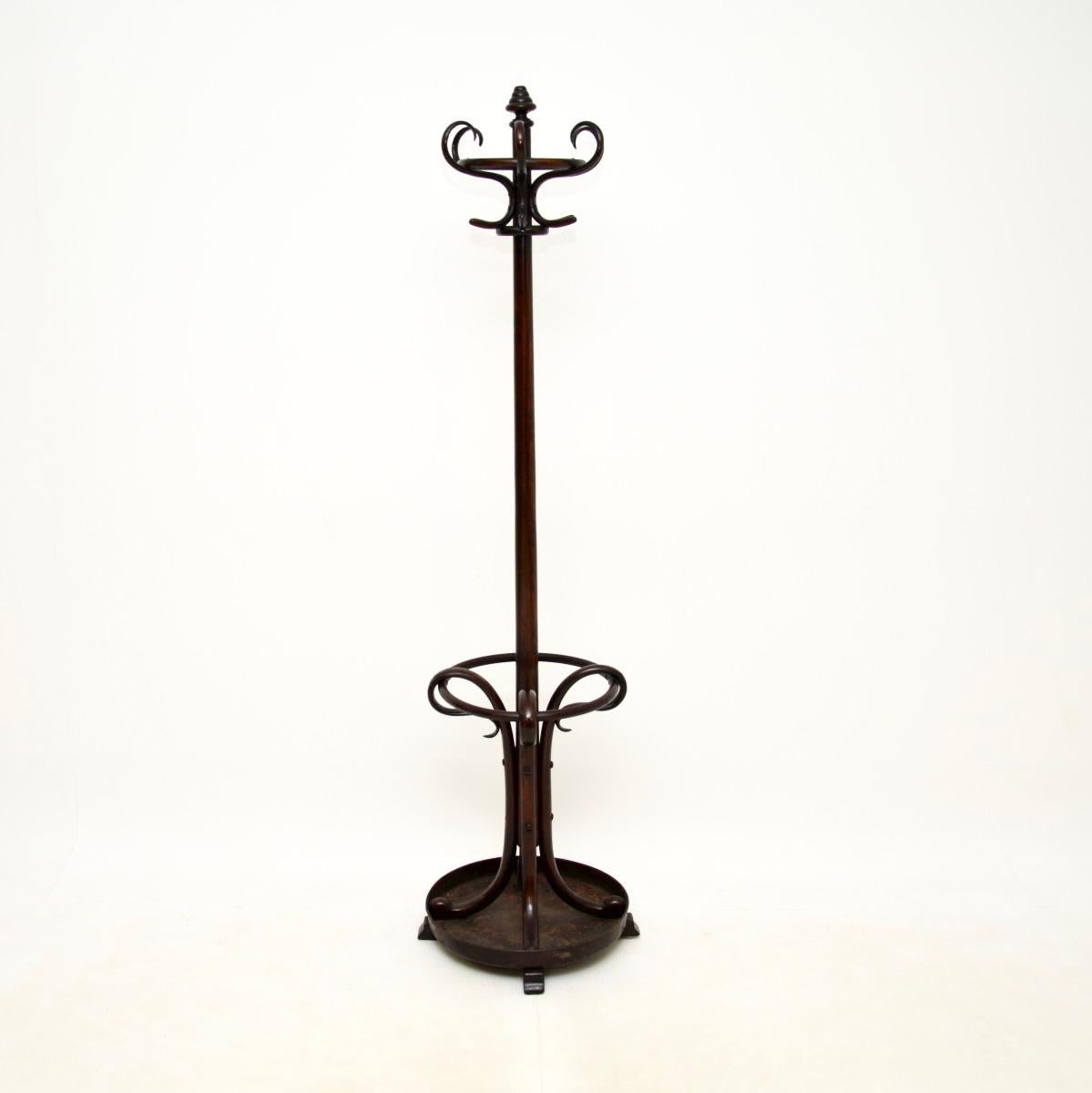 A wonderful original antique bentwood hatstand / coat rack by Thonet. This was made in central Europe in Austria, it dates from around the 1890-1900 period.

It is a fantastic and very unusual model, with a very well made metal tray base. It has six