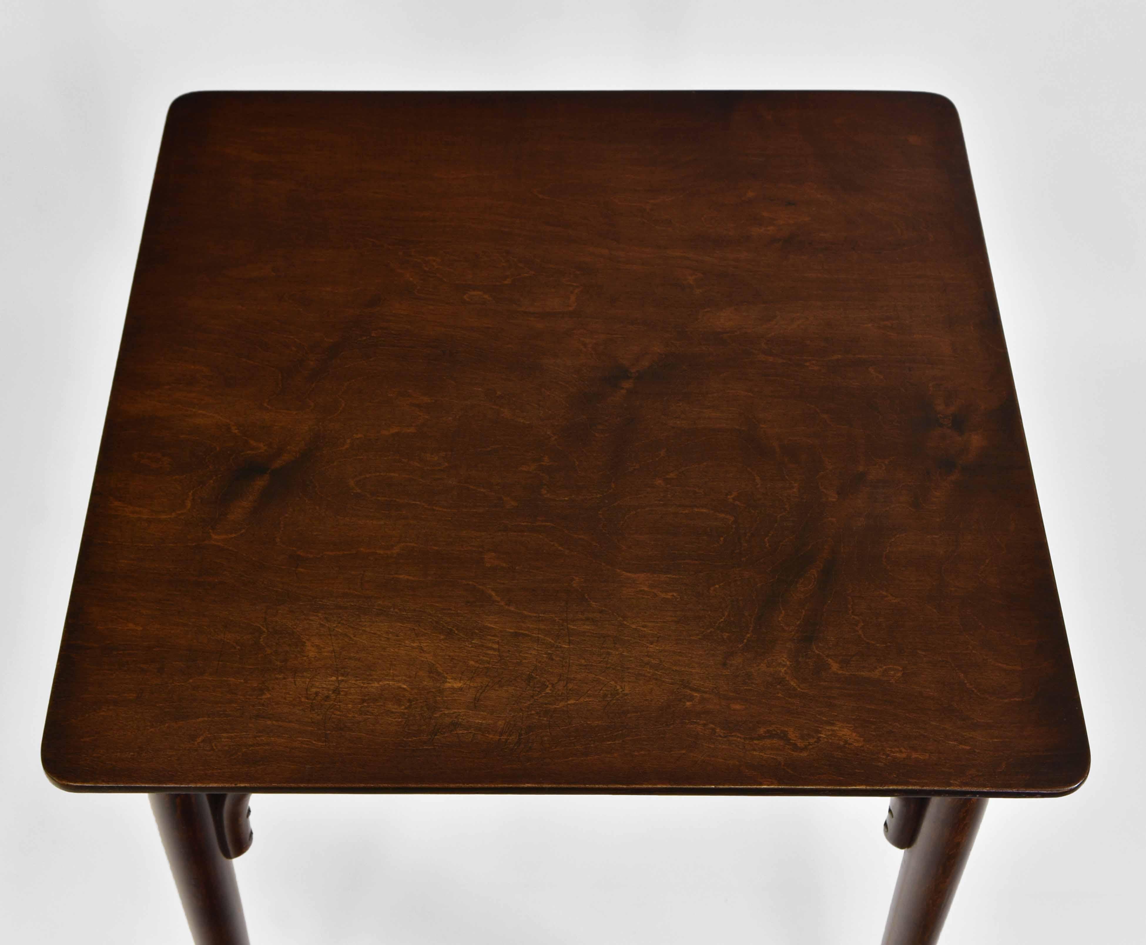 Antique Bentwood Mundus and J & J Kohn Small Bistro Dining Table In Good Condition In Norwich, GB
