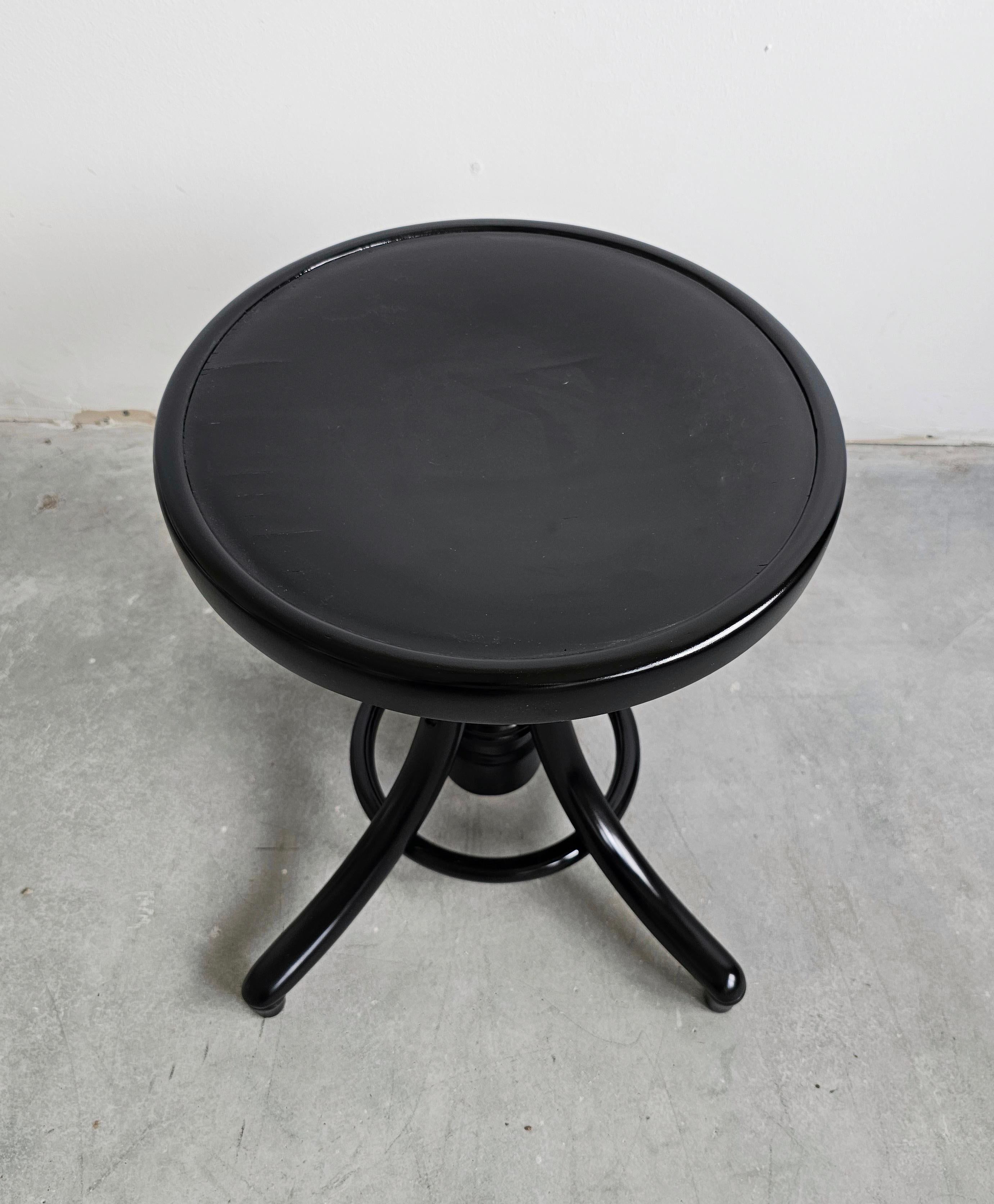 Antiker Klavierhocker aus Bugholz von J.J. Kohn, Österreich 1900er (Art nouveau) im Angebot