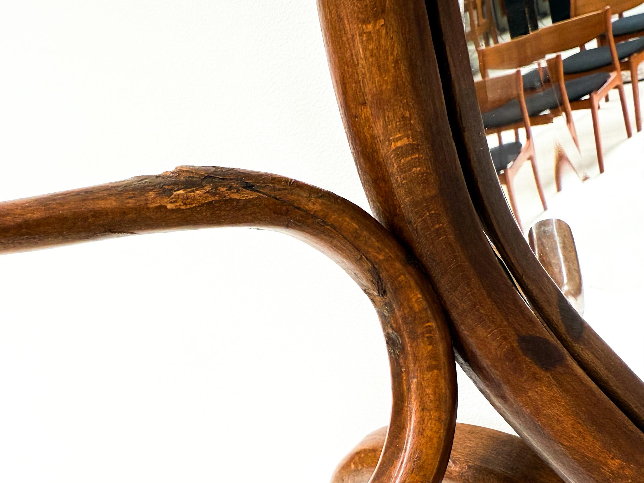 Ancien support de rasage ou A Hall en bois courbé avec miroir biseauté, années 1920-1940 en vente 3