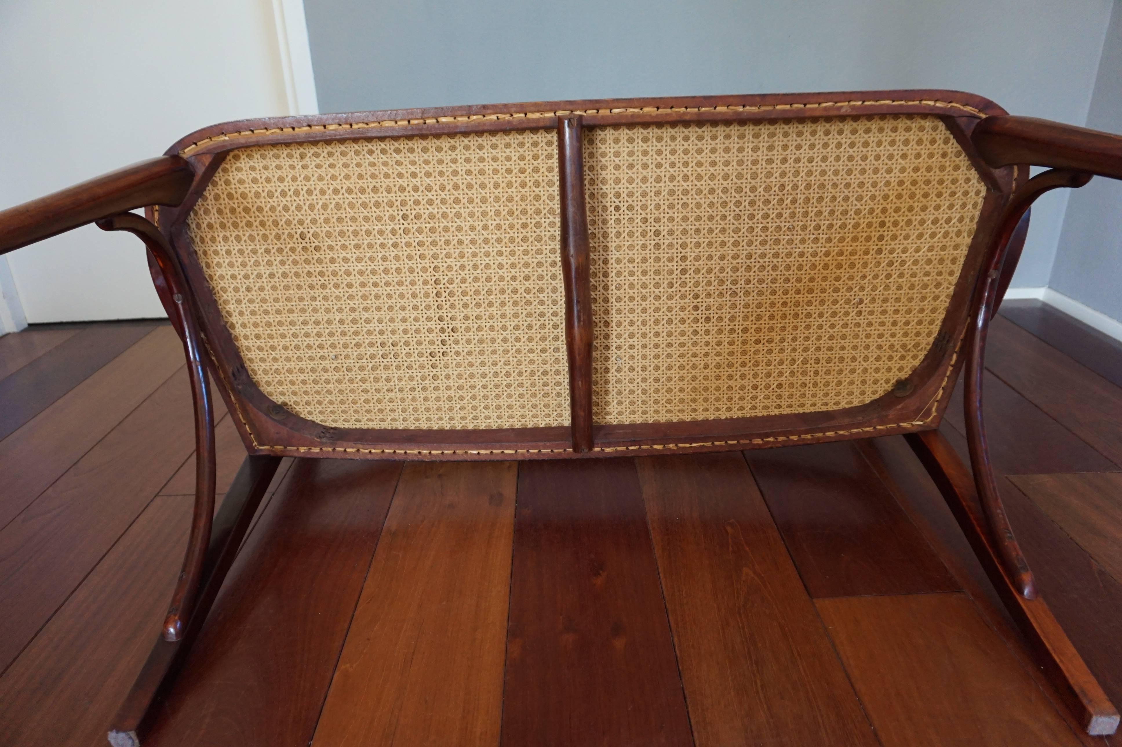 Antique Bentwood Thonet Settee / Bench Great Condition & Magnifiquement rembourré 1