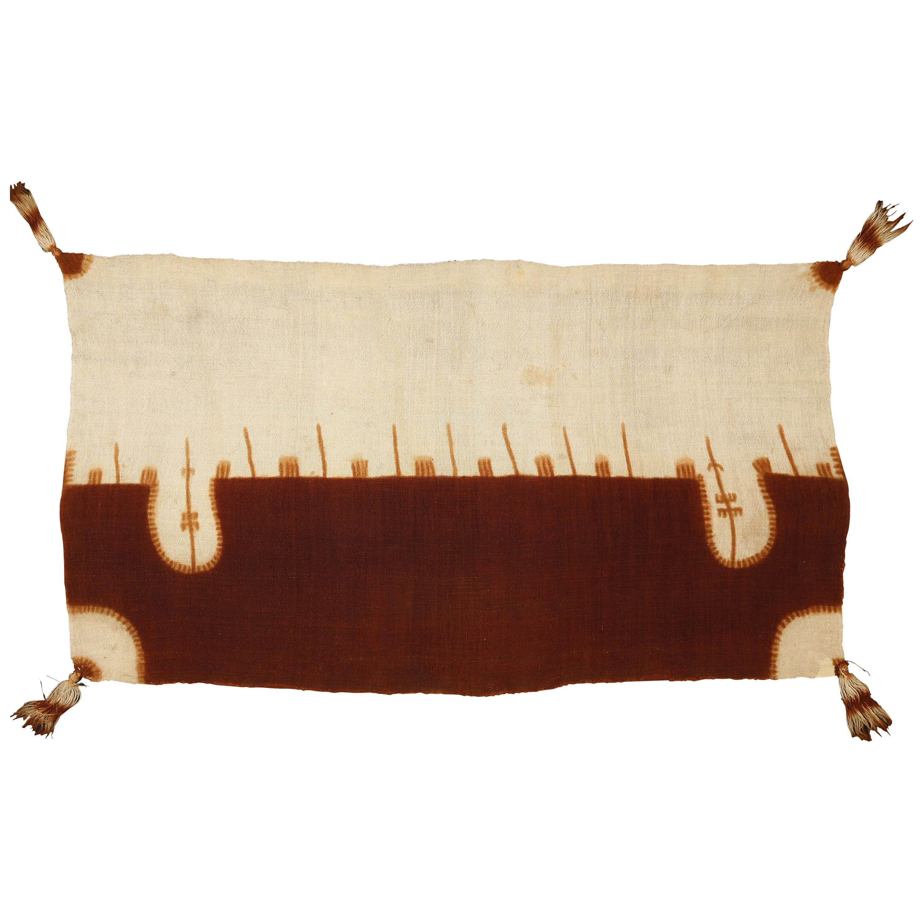 Ancienne écharpe berbère à tête de cérémonie en peau de femme teintée à la poussière