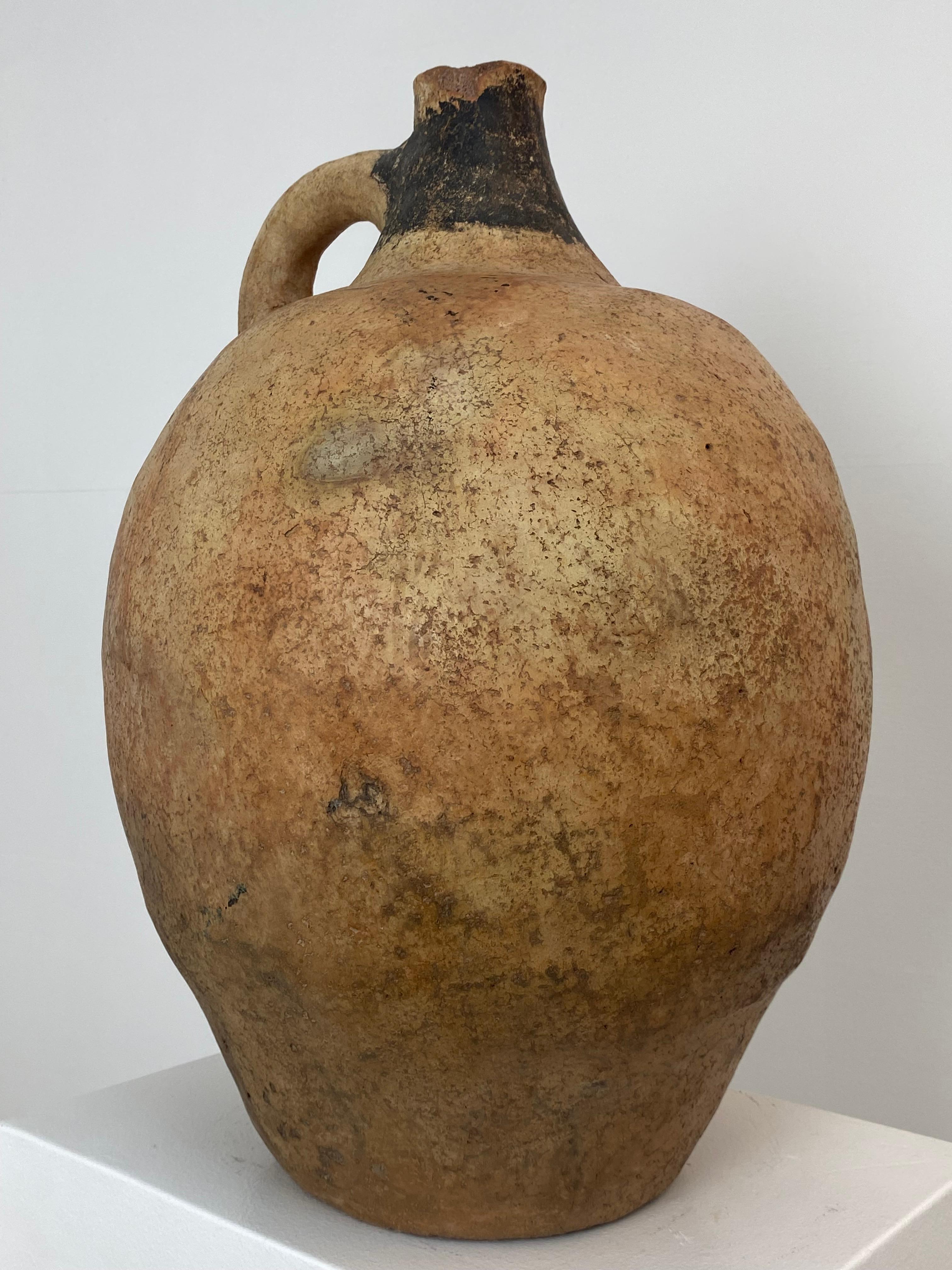 Antique Berber Terracotta Jar  In Excellent Condition For Sale In Schellebelle, BE