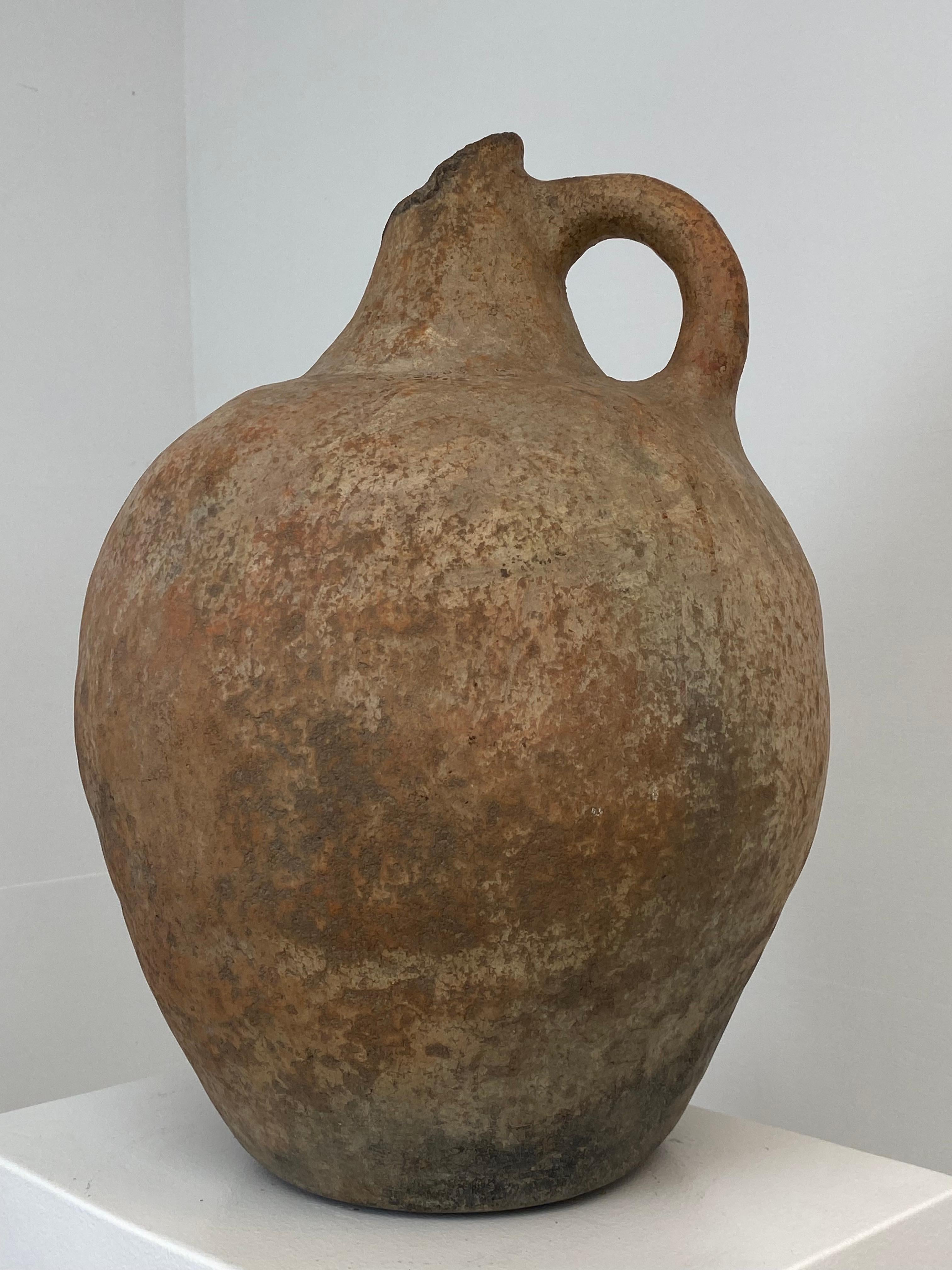 Antique Berber Terracotta Jar from Morocco In Excellent Condition For Sale In Schellebelle, BE