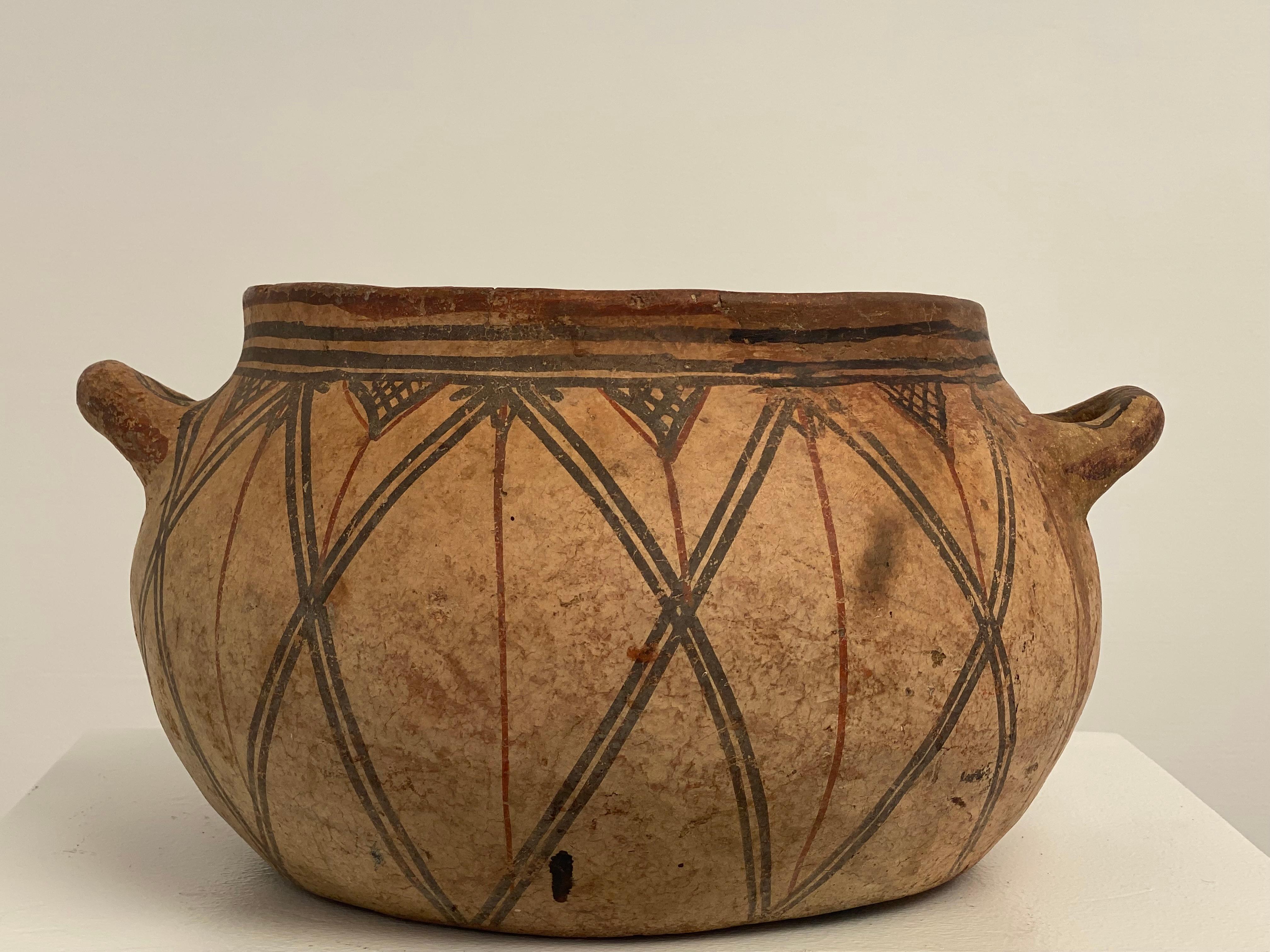 Pot berbère antique en terre cuite du Maroc Excellent état à Schellebelle, BE
