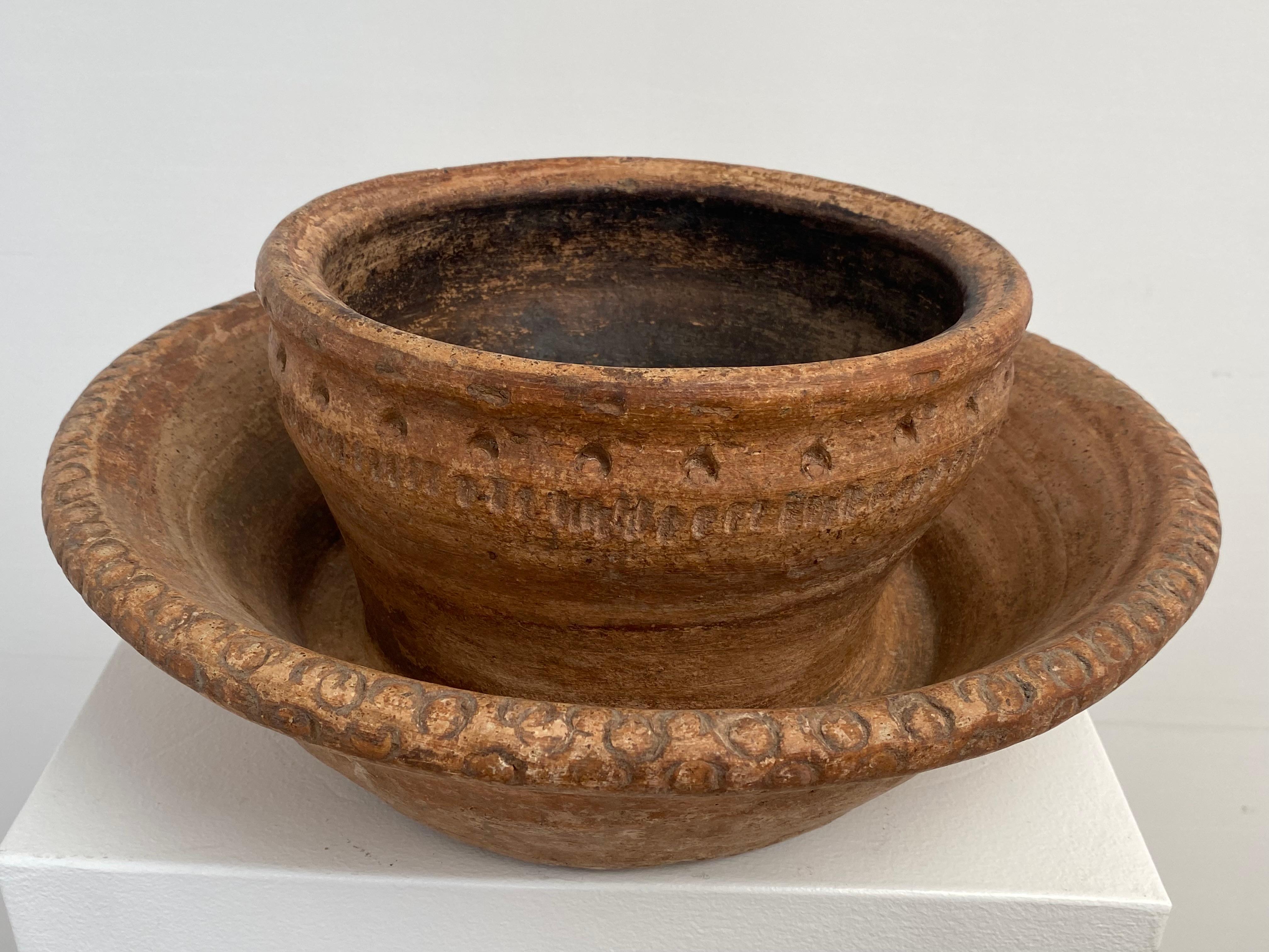 Antique Berber Terracotta Vase from Morocco For Sale 1