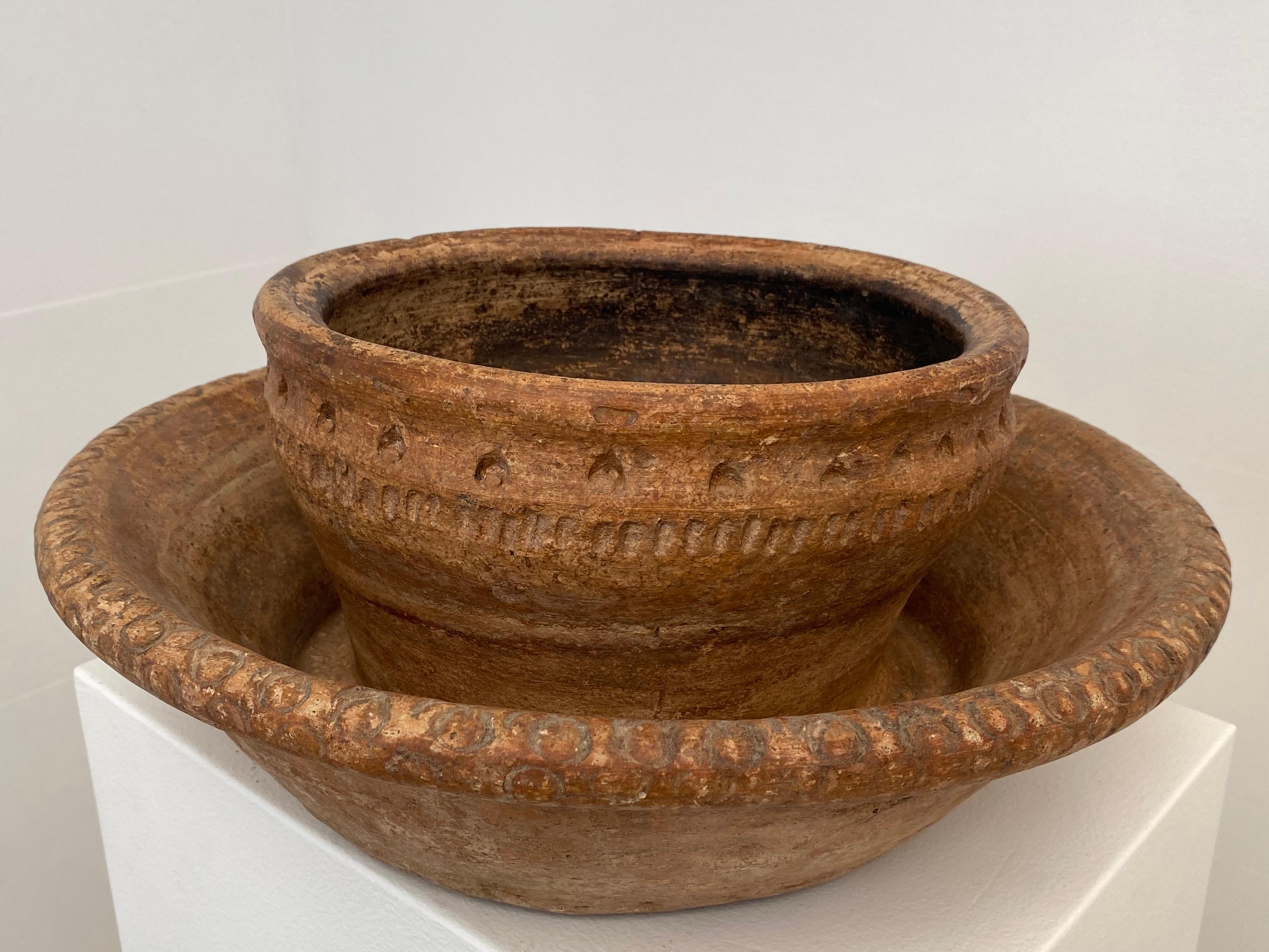 Antique Berber Terracotta Vase from Morocco For Sale 2