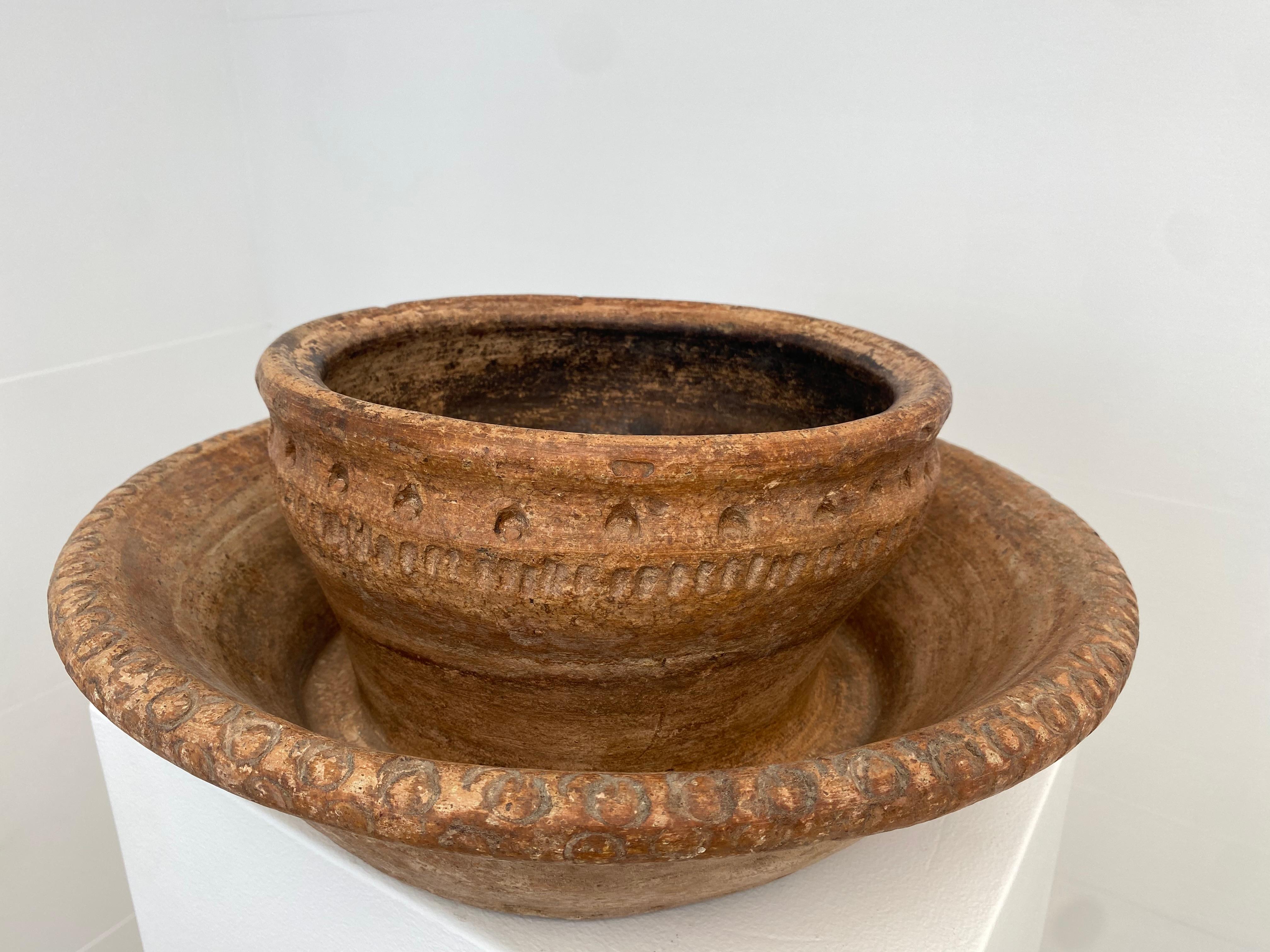 Antique Berber Terracotta Vase from Morocco For Sale 3
