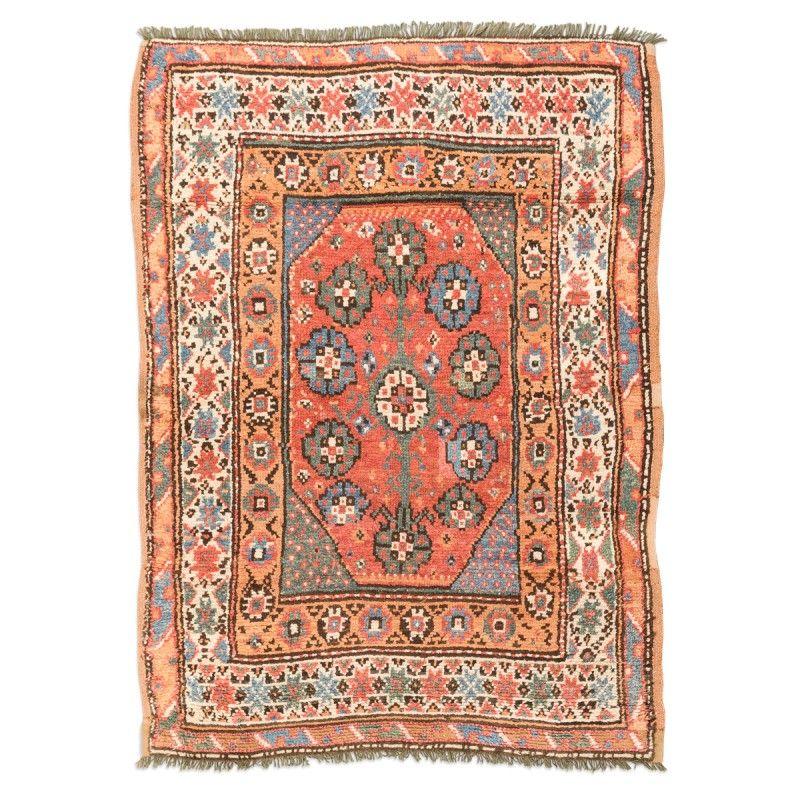 20th Century, Turkish Bergama Wool Rug. Ethnic, Trees and Flowers Design
Turkish rug of ethnic origin.
- Characterized by the tree design and schematic flowers that make up the central field.
- Great work of borders with three entrecalles, the main