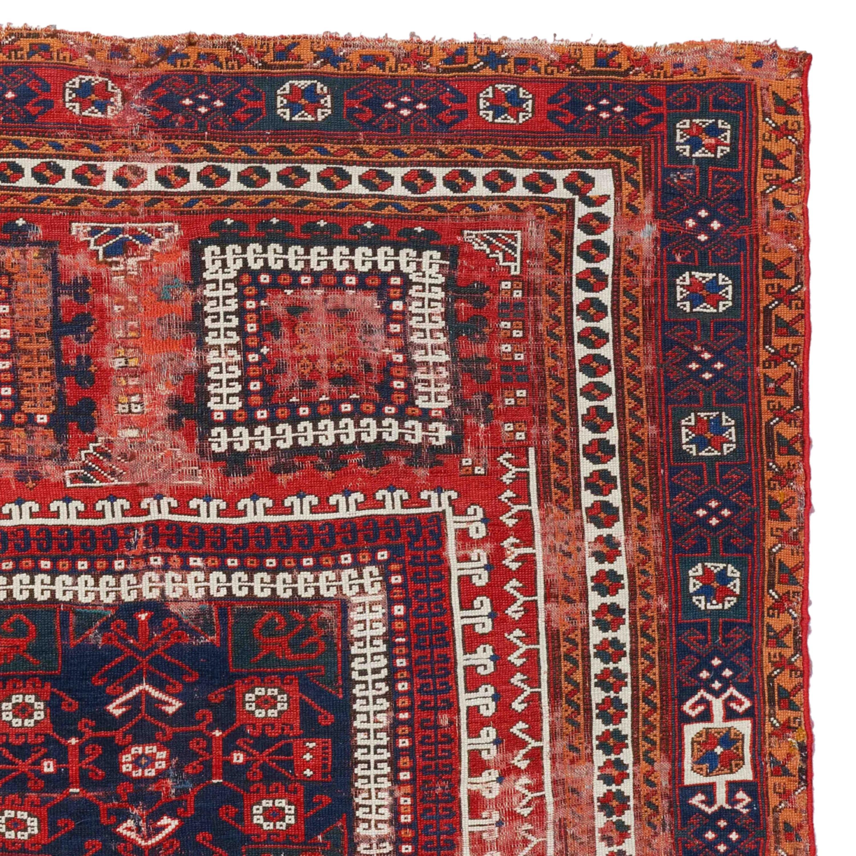 Antique Bergama Rug - Early 19th Century Anatolian Bergama Rug, Antique Rug In Fair Condition For Sale In Sultanahmet, 34