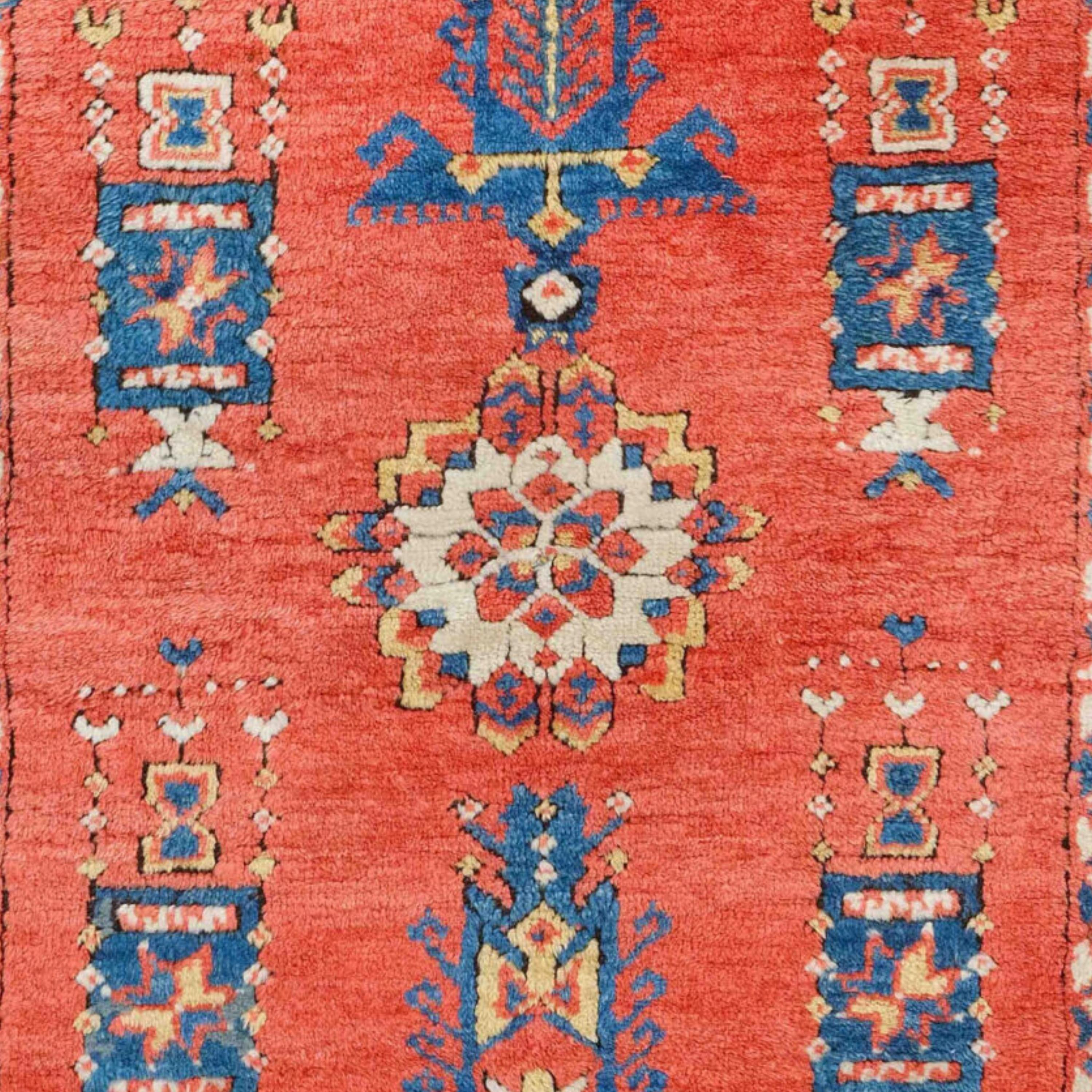 Turkish Antique Bergama Rug - Early 19th Century Anatolian Prayer Bergama Rug For Sale