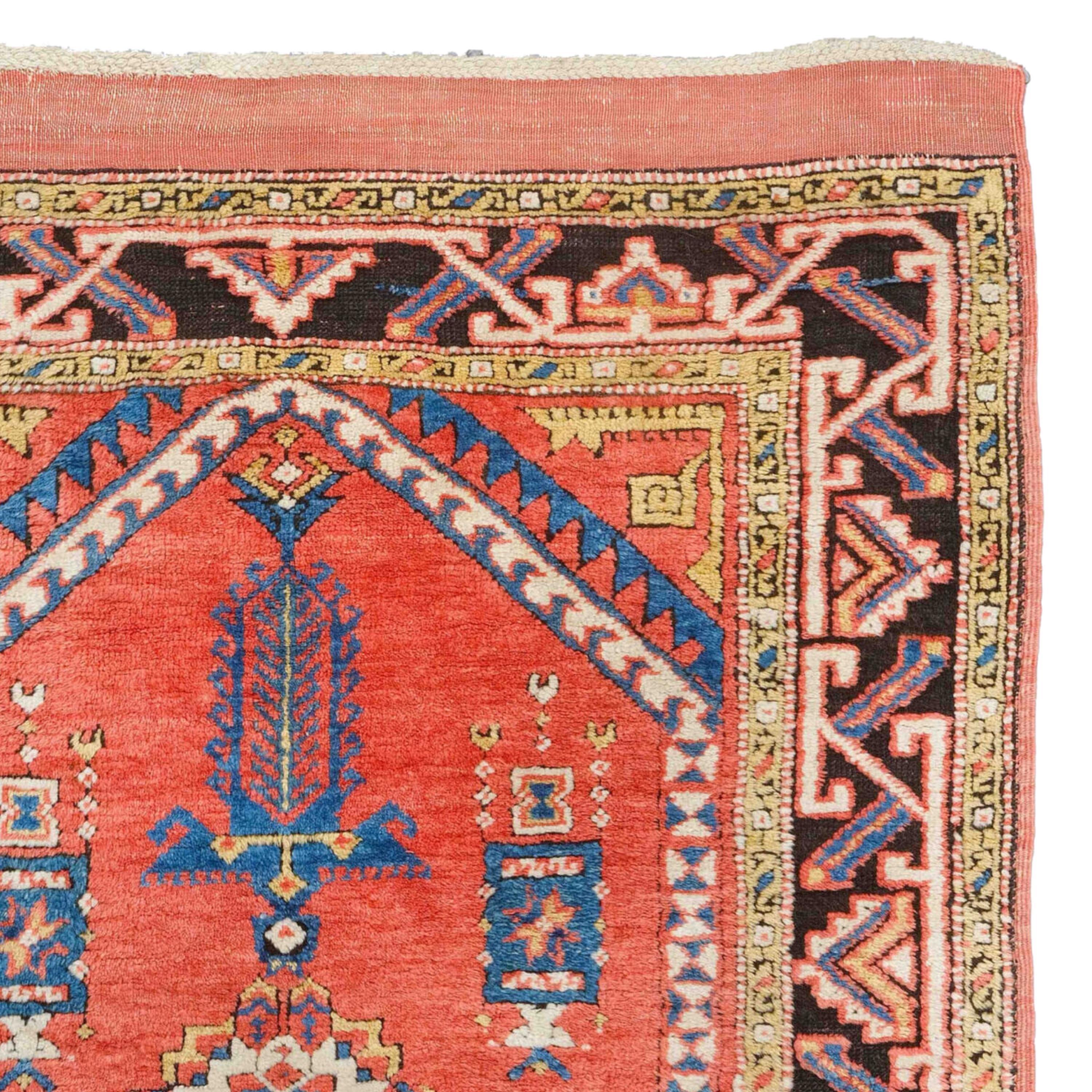 Antique Bergama Rug - Early 19th Century Anatolian Prayer Bergama Rug In Good Condition For Sale In Sultanahmet, 34
