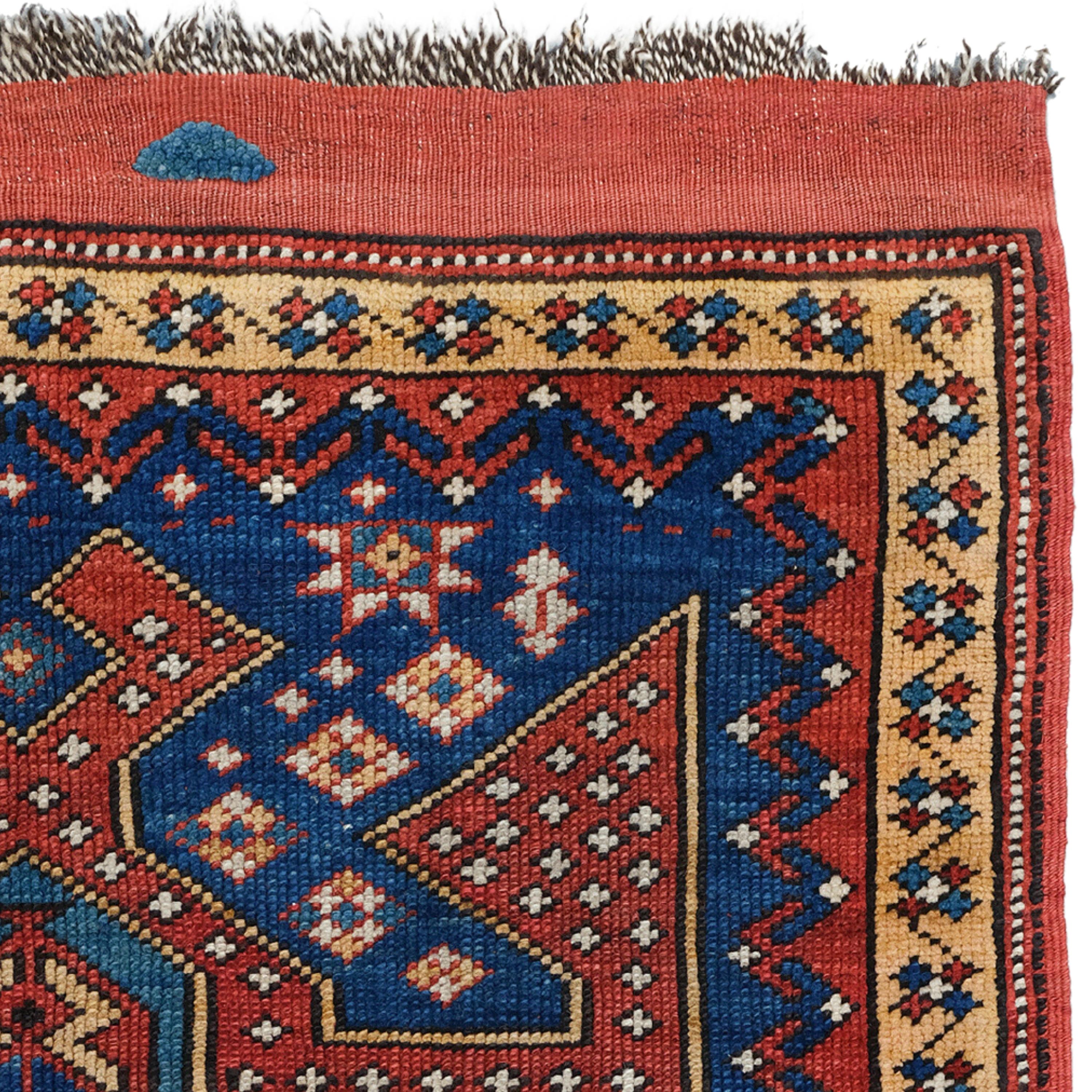 Antique Bergama Rug - Middle of the 19th Century Anatolian Bergama Rug In Good Condition For Sale In Sultanahmet, 34