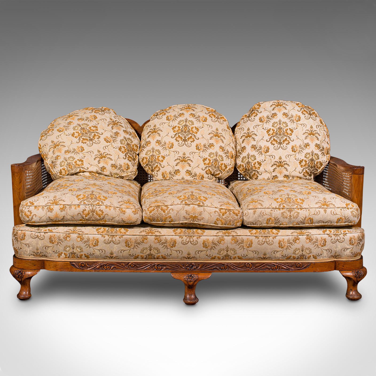 20ième siècle Suite de canapés Bergère anciens, anglais, noyer, banquette à 3 places, fauteuil, style édouardien