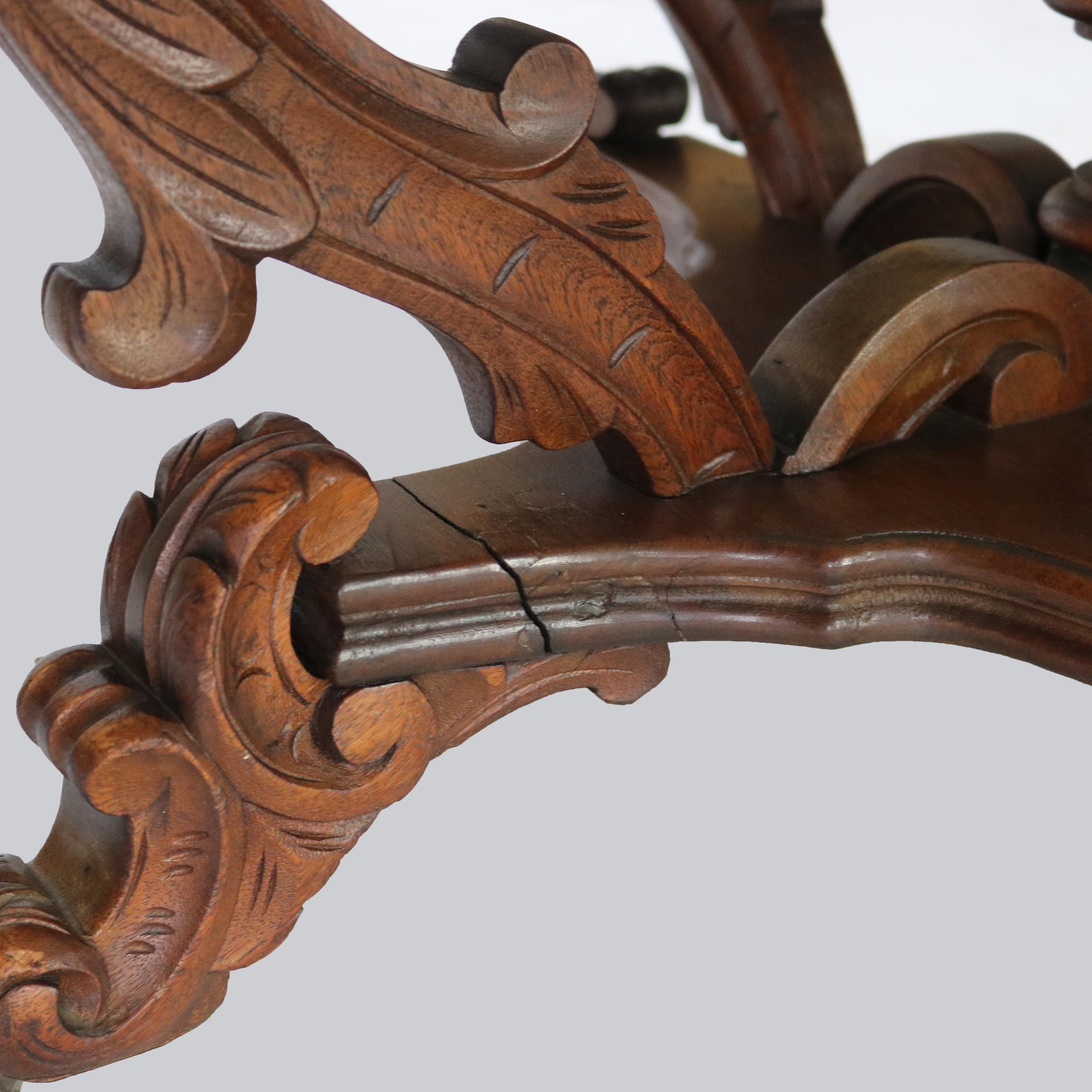 Acajou Ancienne table victorienne en acajou sculpté et palissandre de Berkey et Gay School C1880 en vente