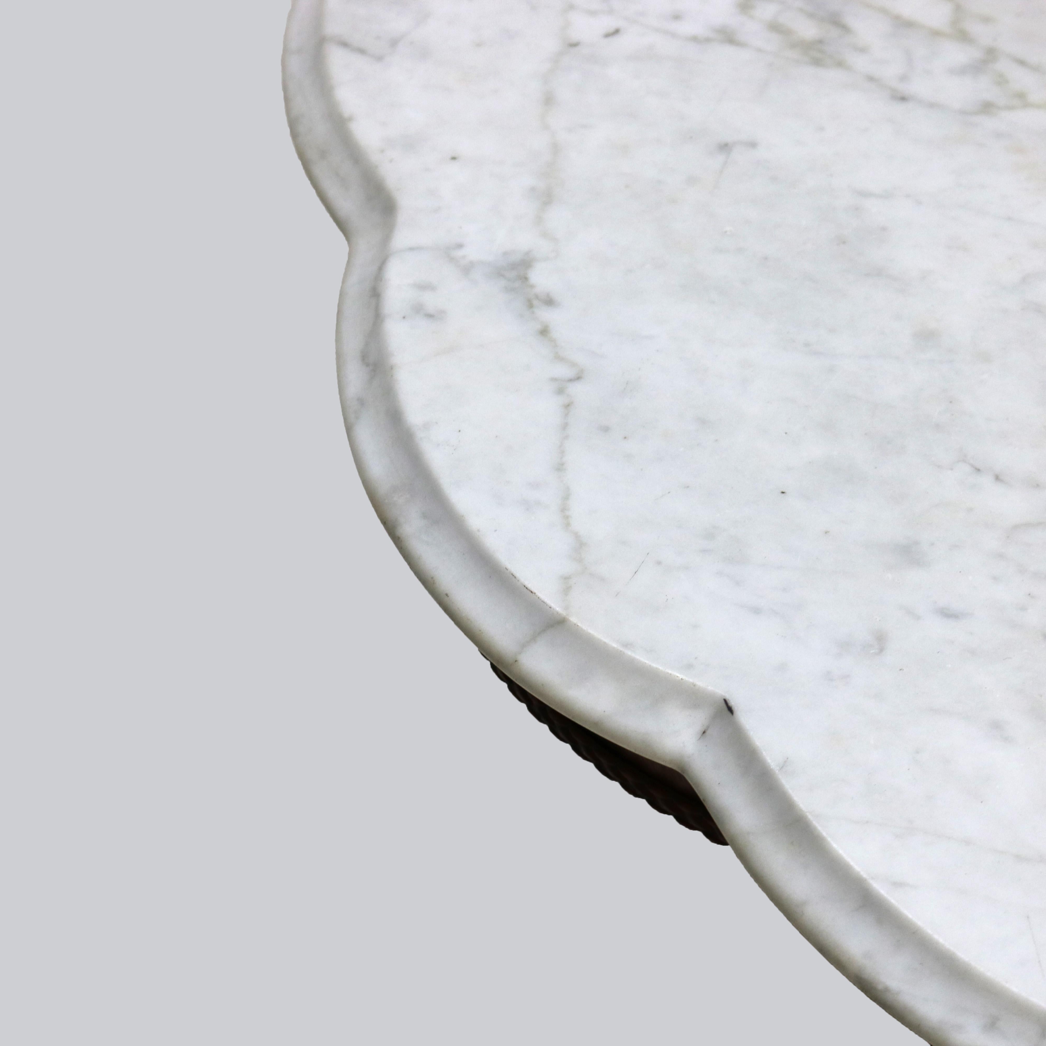 Ancienne table victorienne en acajou sculpté et palissandre de Berkey et Gay School C1880 en vente 3