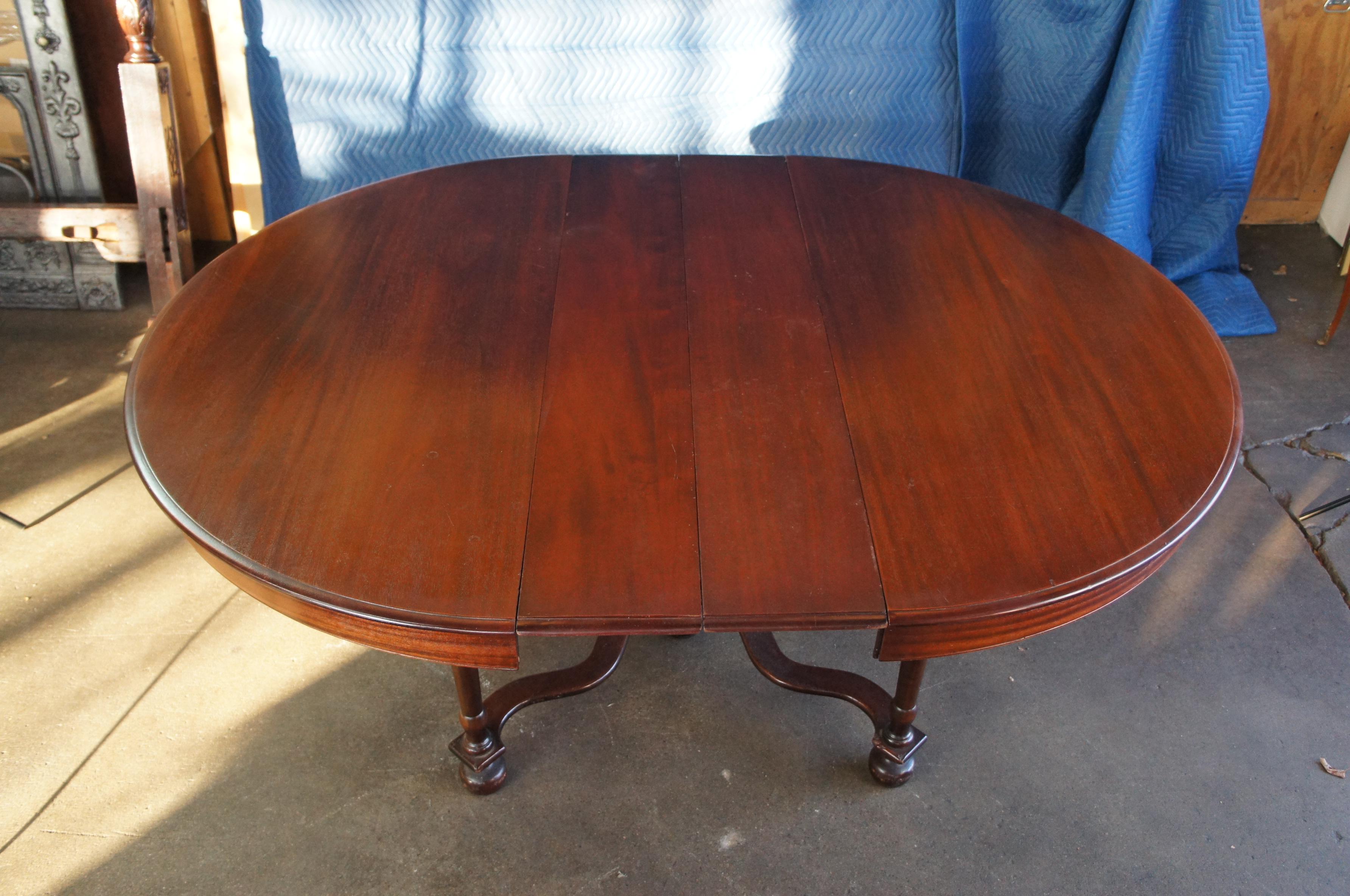 William and Mary Antique Berkey & Gay Knoleworth William & Mary Round Mahogany Dining Table