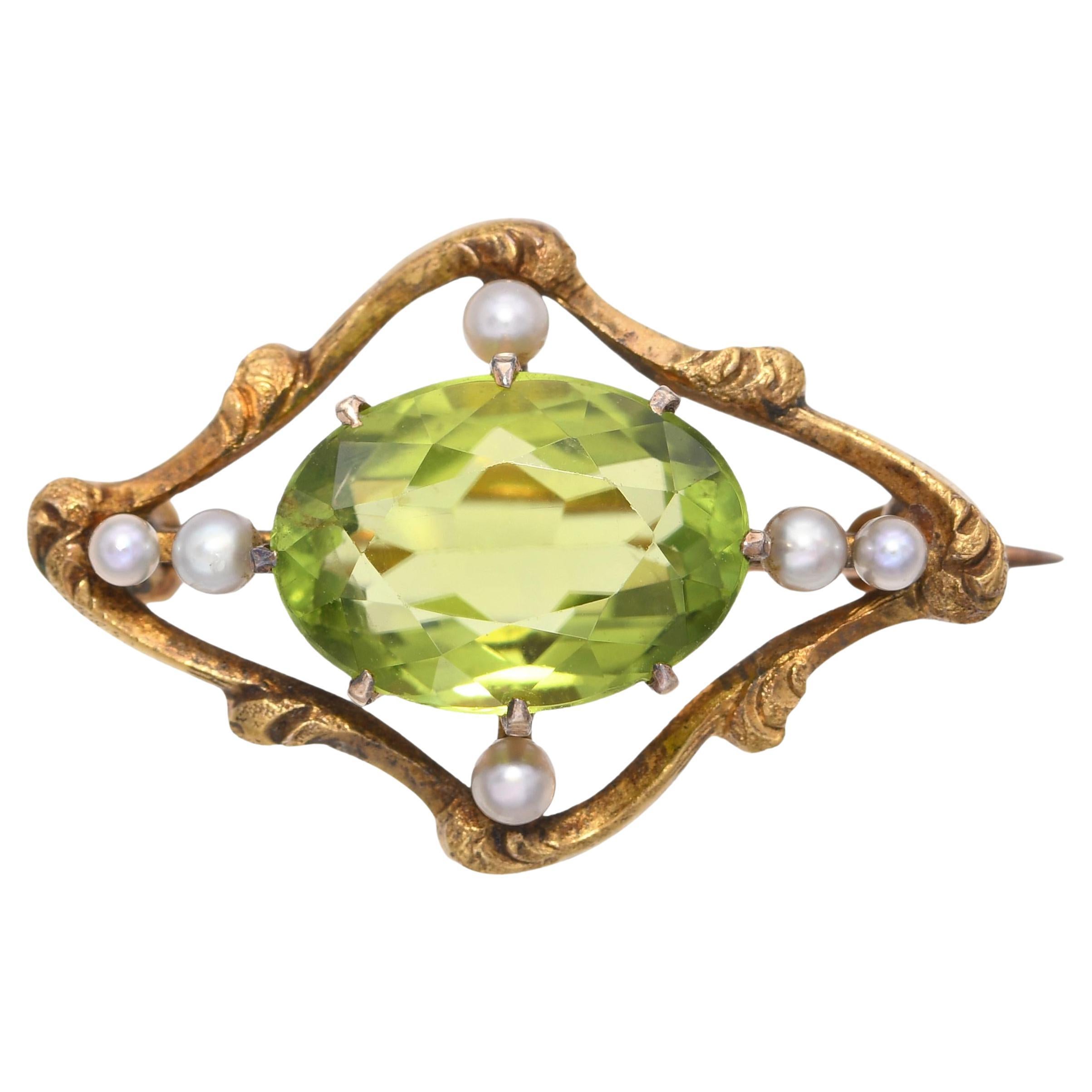 Spilla antica Bernot 
Heger Art Nuevo in oro giallo 14k con peridoto e perle da 2,9 carati