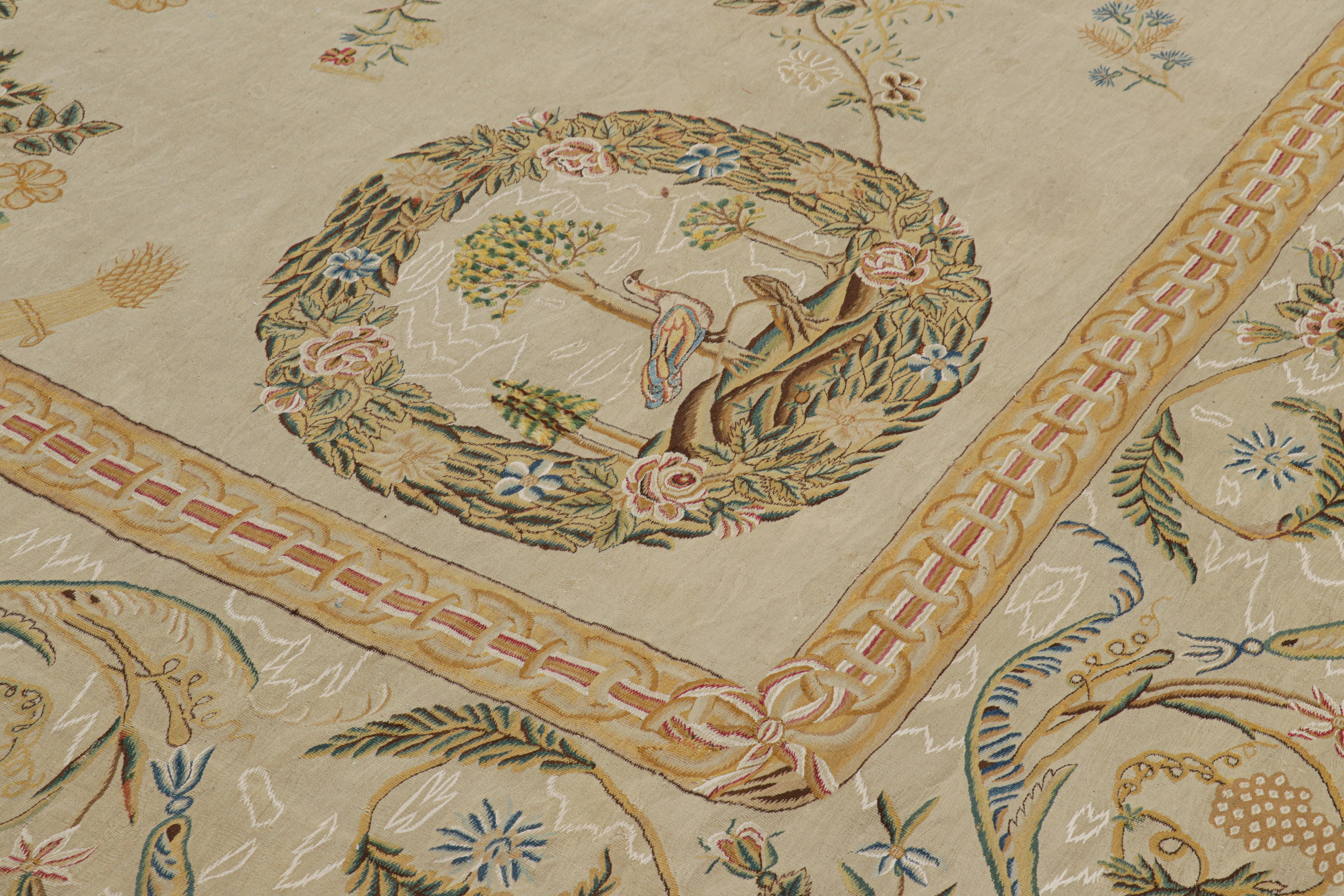 Russo Antico tappeto Bessarabico a trama piatta con fiori e uccelli, da Rug & Kilim in vendita