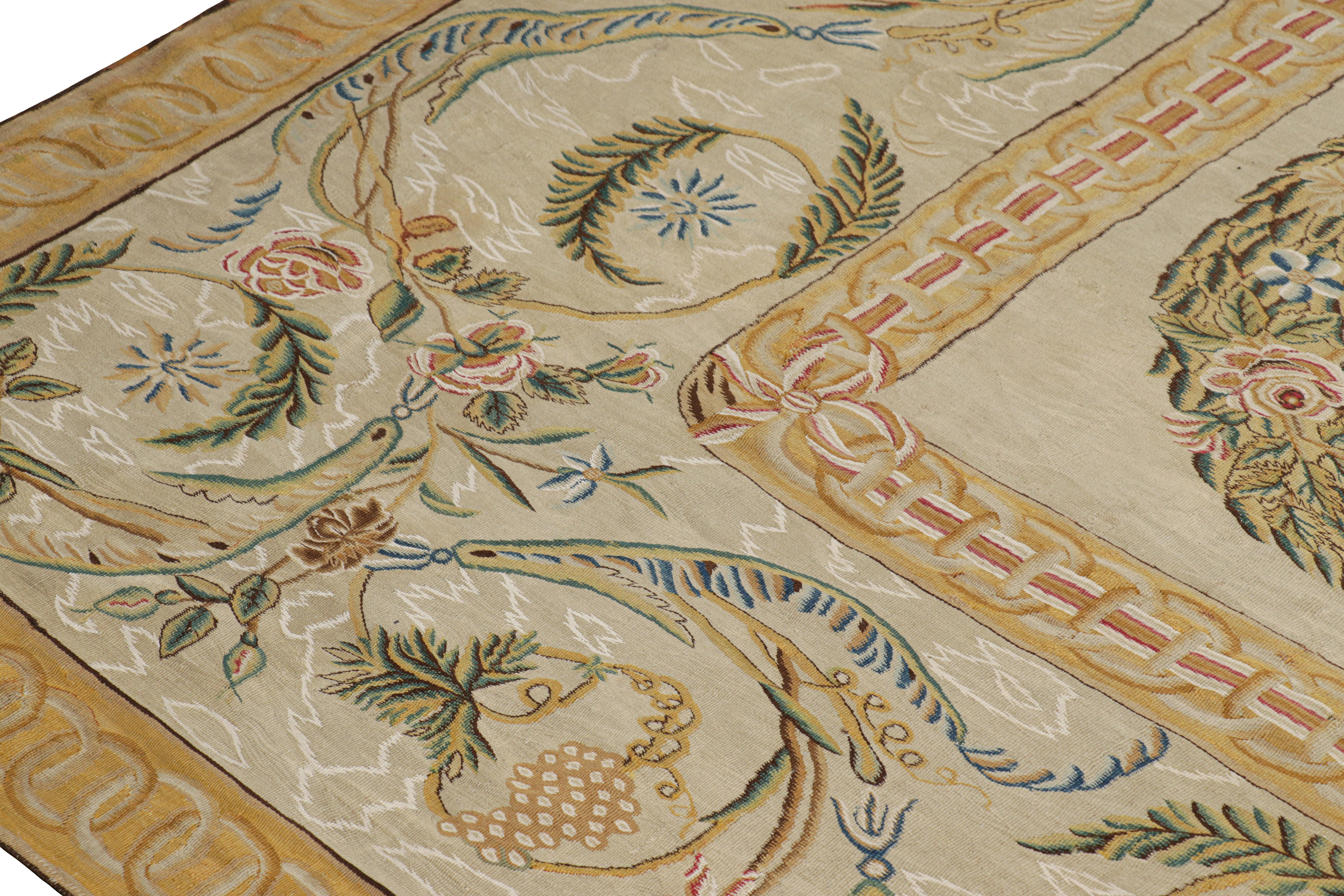 Metà XX secolo Antico tappeto Bessarabico a trama piatta con fiori e uccelli, da Rug & Kilim in vendita