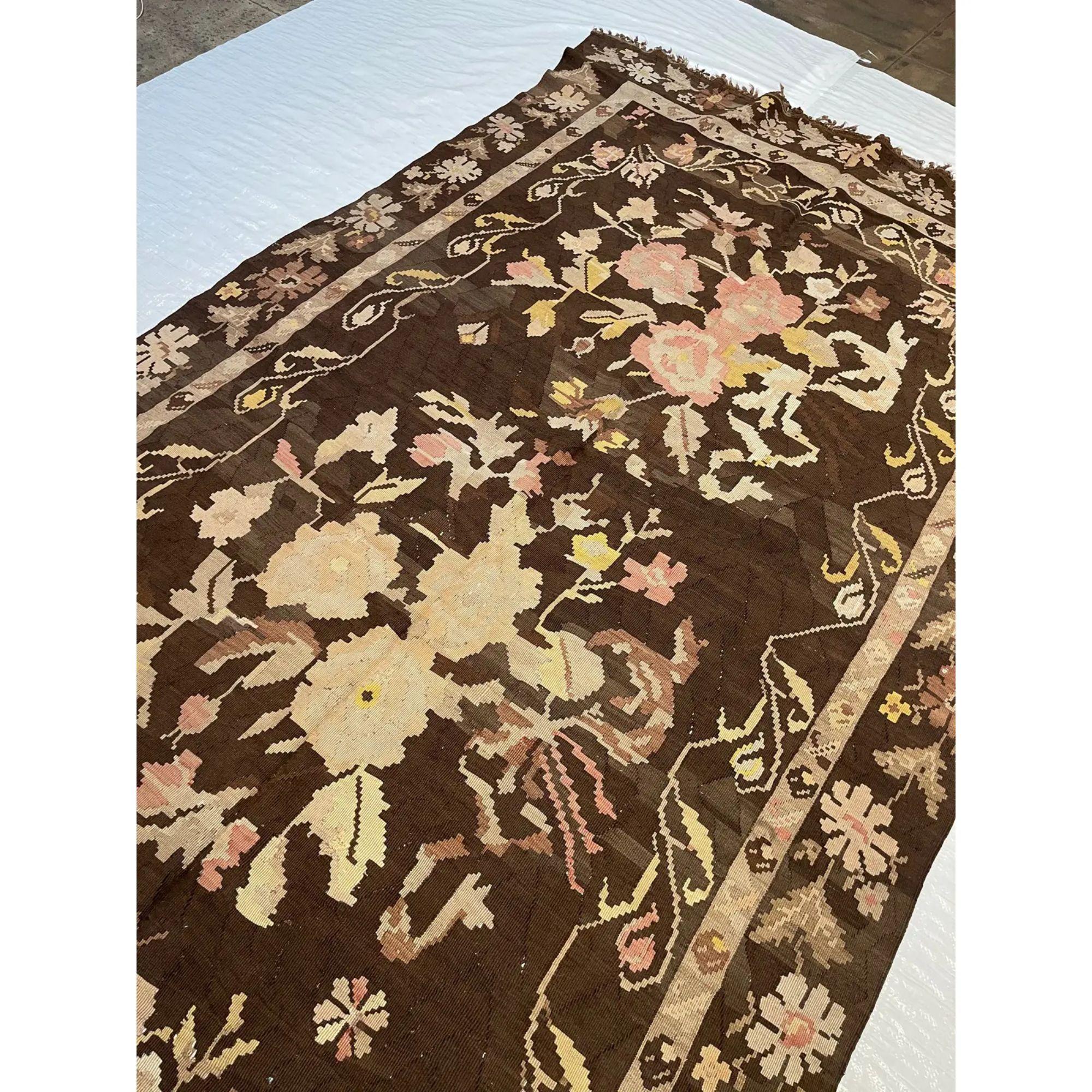 Bessarabique Ancien tapis Bessarabian à motifs floraux 13'8'' X 5'8'' en vente