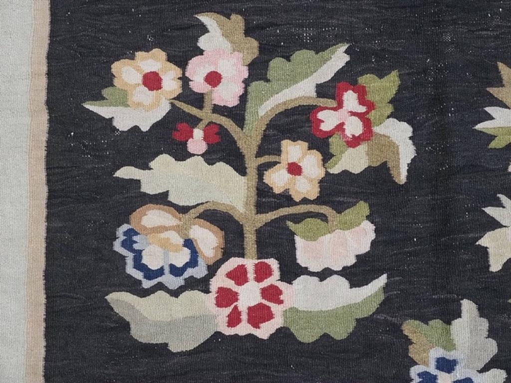 Moldave Kilim bessarabique ancien avec un motif floral à grande échelle, fin du 19ème siècle en vente