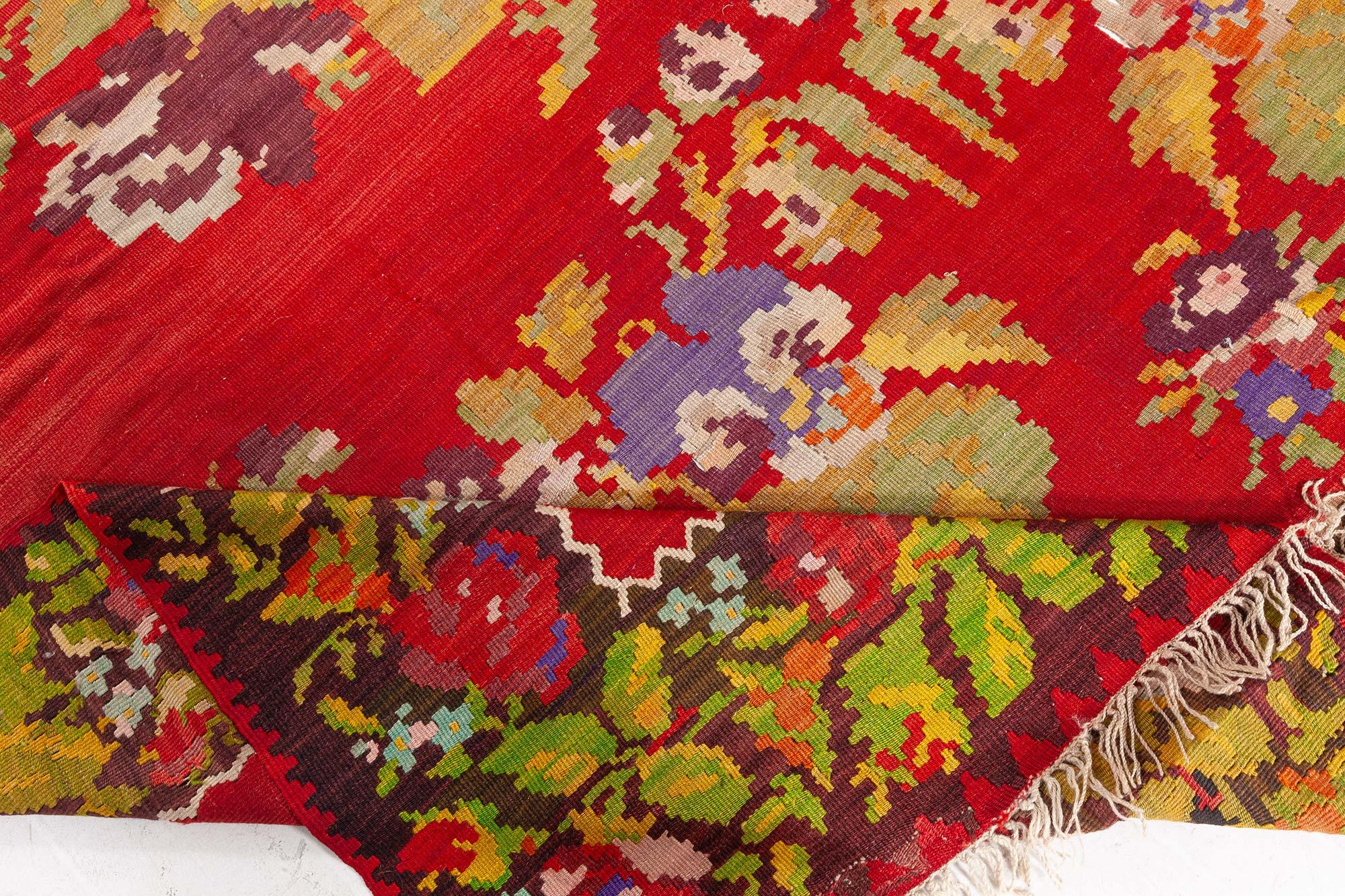 Antiker roter Teppich aus Bessarabien im Zustand „Gut“ im Angebot in New York, NY
