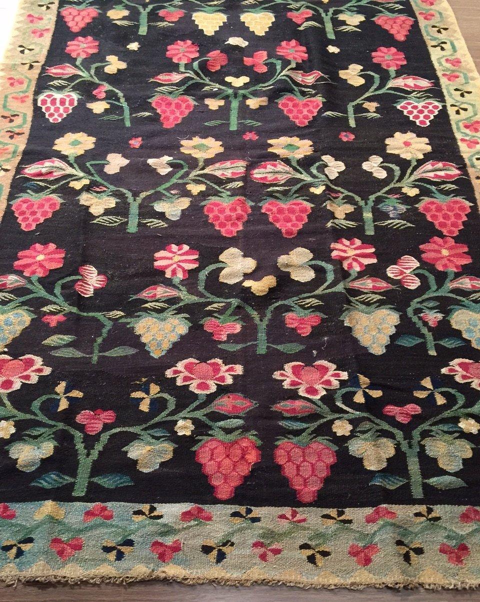 Antiker bessarabischer Teppich, CIRCA 1910, 4' x 6' (Bessarabisch) im Angebot