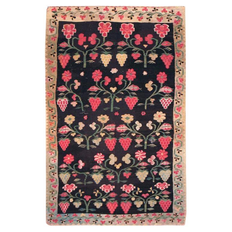 Antiker bessarabischer Teppich, CIRCA 1910, 4' x 6' im Angebot