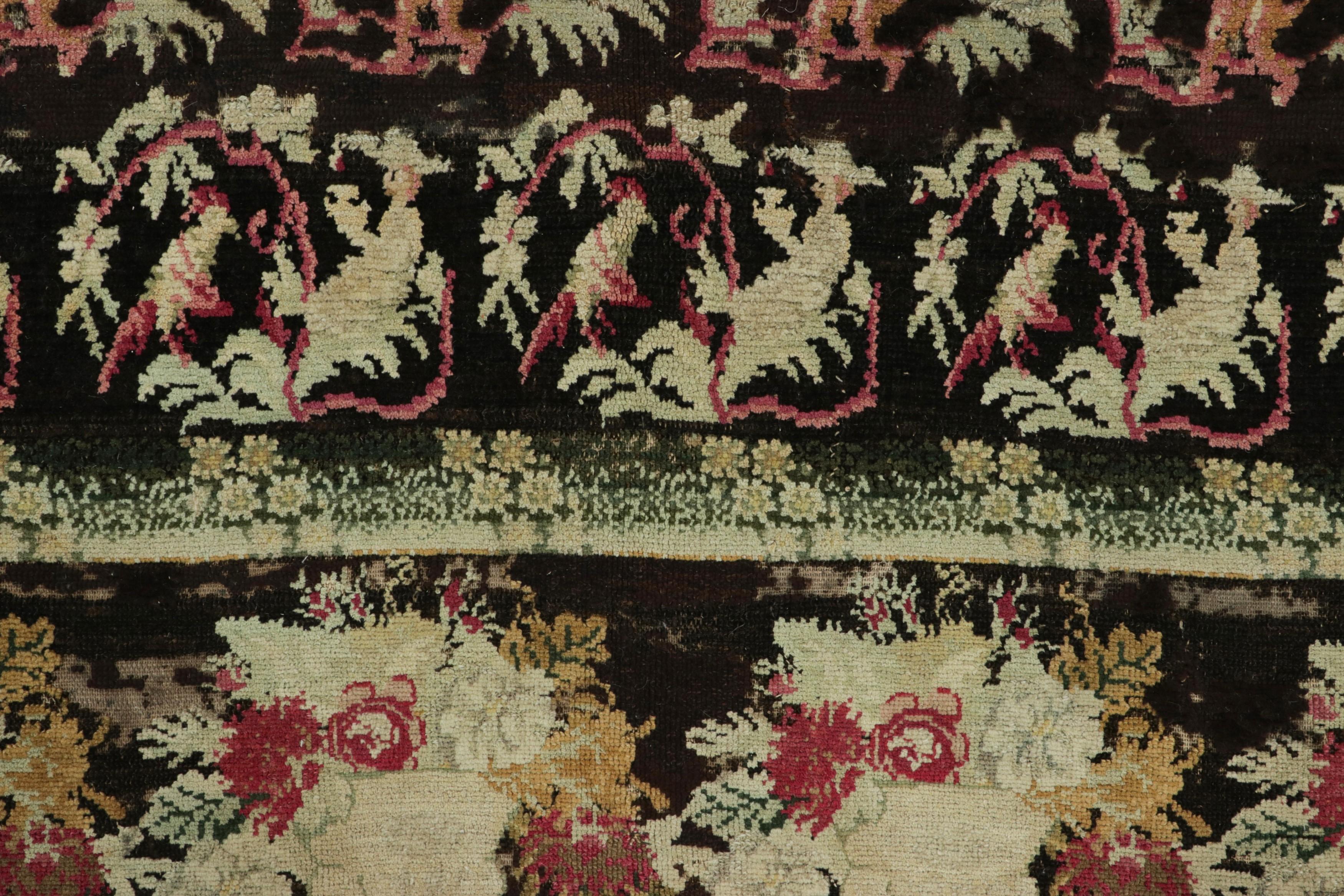 Moldavo Tappeto antico Bessarabico, con scimmie e medaglione floreale - Rug & Kilim in vendita