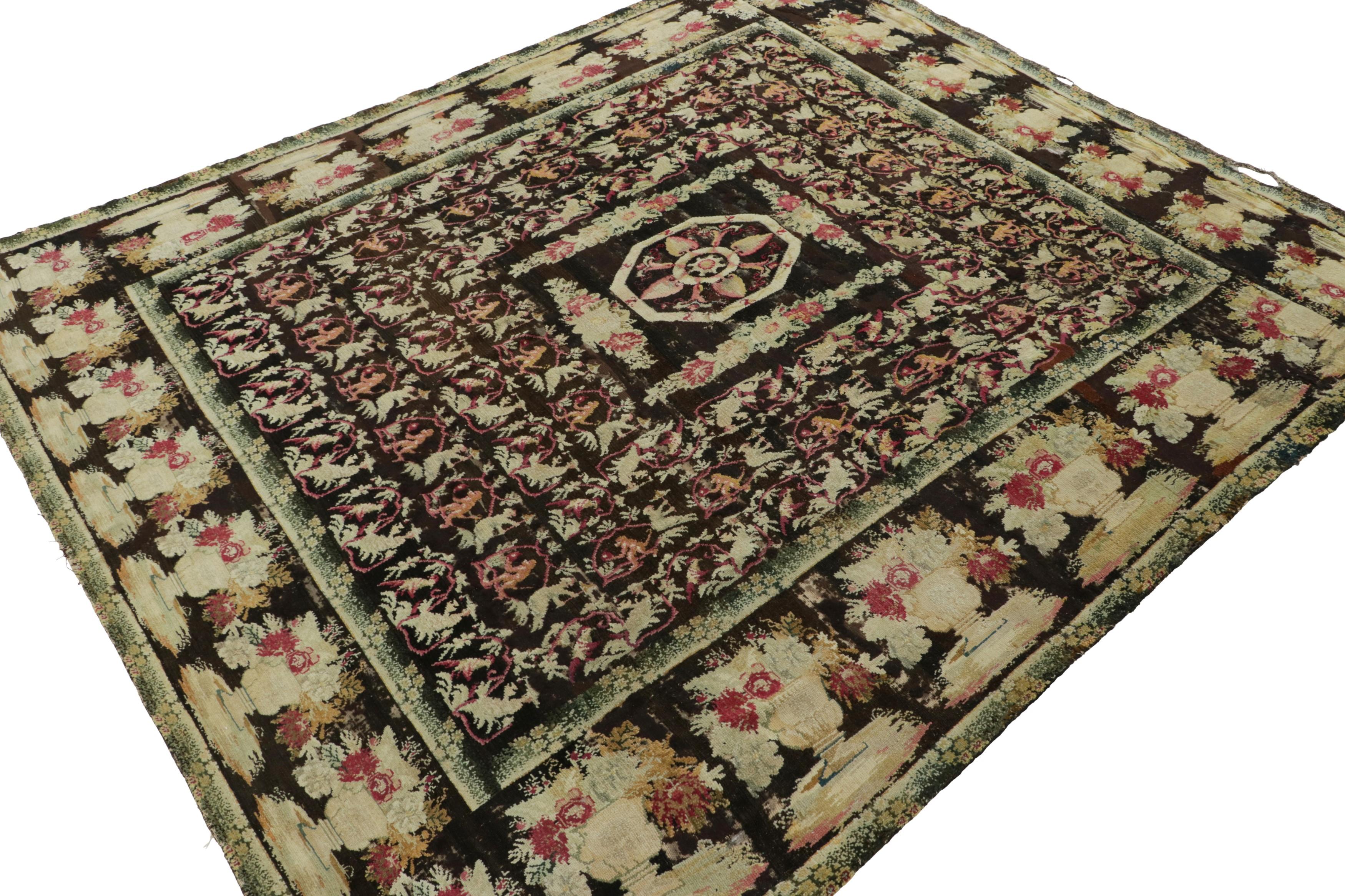 Annodato a mano Tappeto antico Bessarabico, con scimmie e medaglione floreale - Rug & Kilim in vendita