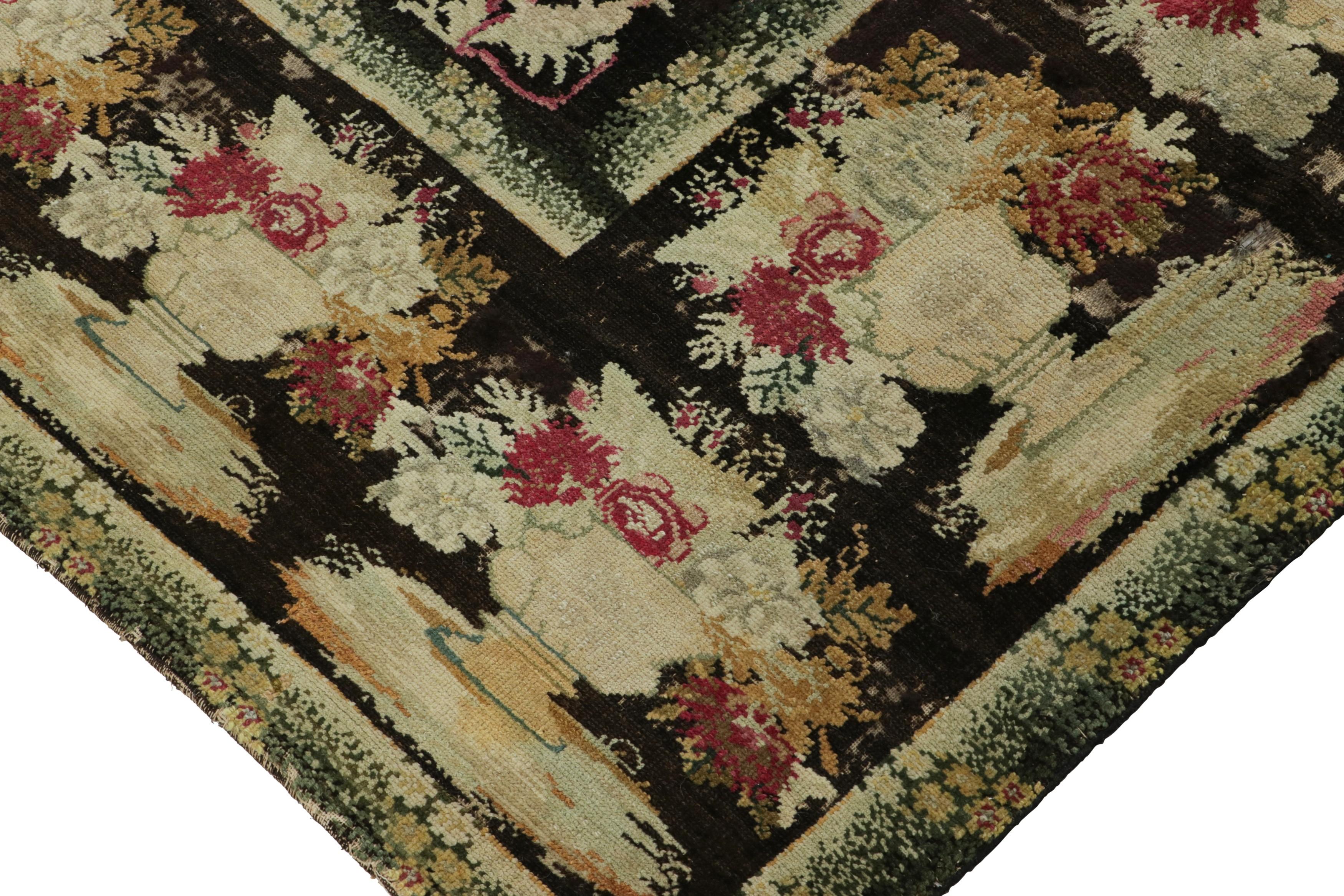 Metà XIX secolo Tappeto antico Bessarabico, con scimmie e medaglione floreale - Rug & Kilim in vendita