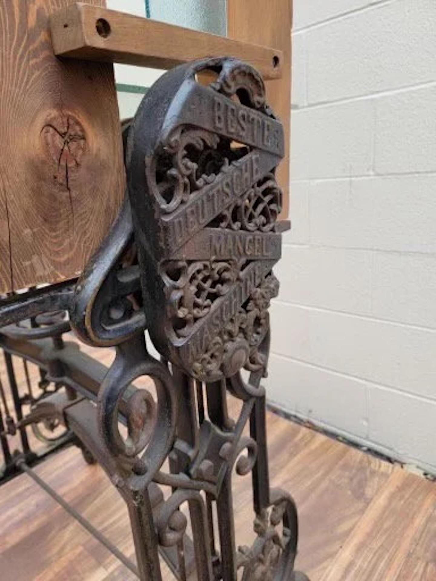 Antico Beste Deutsche Linen Press Machin In condizioni buone in vendita a Chicago, IL