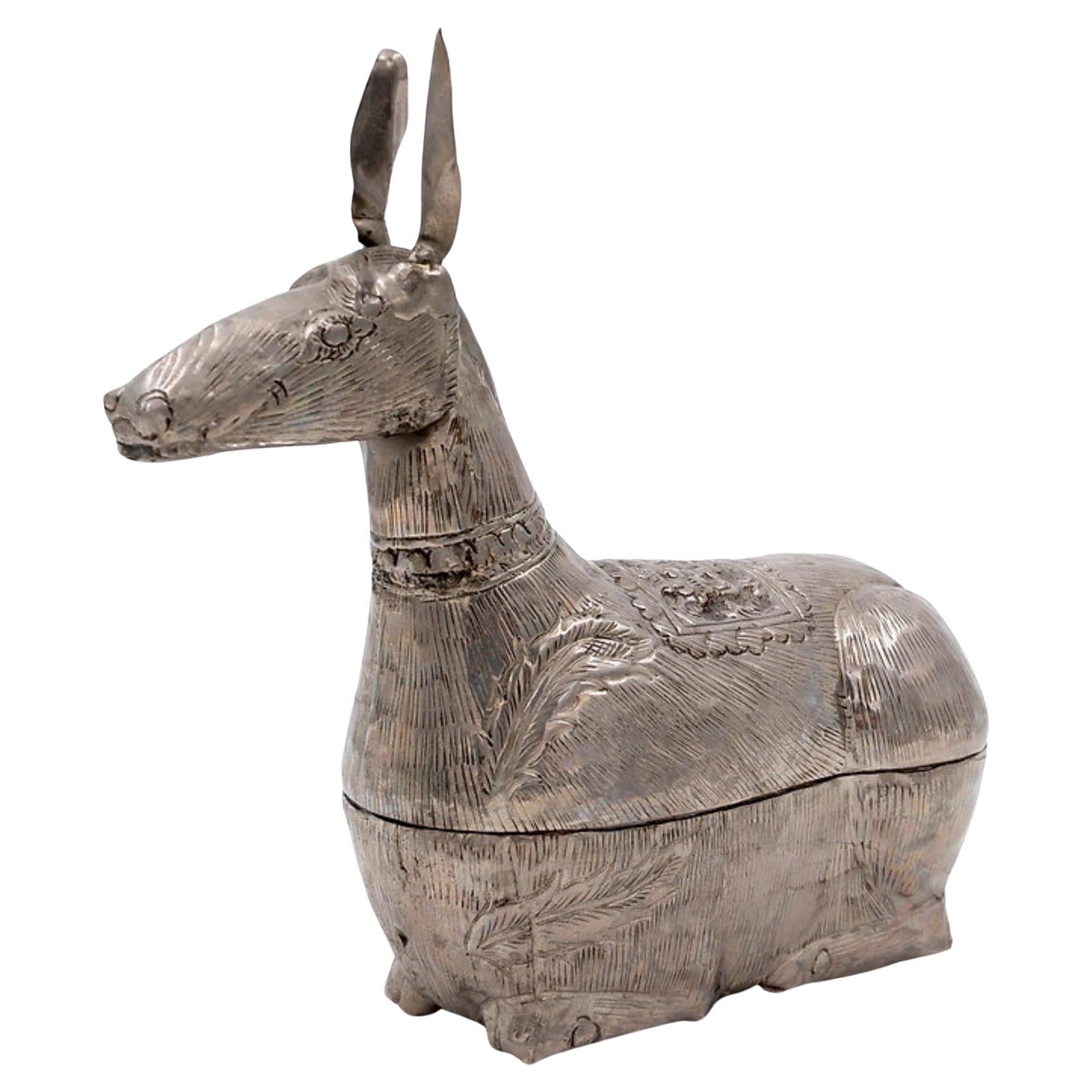 Antique betel box in silver-plated metal - Cambodia, first half of the 20th