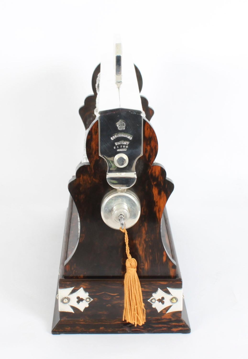 Antico decanter di cristallo Betjemann's Coromandel Tantalus con marchio di fabbrica del XX secolo In condizioni buone a London, GB