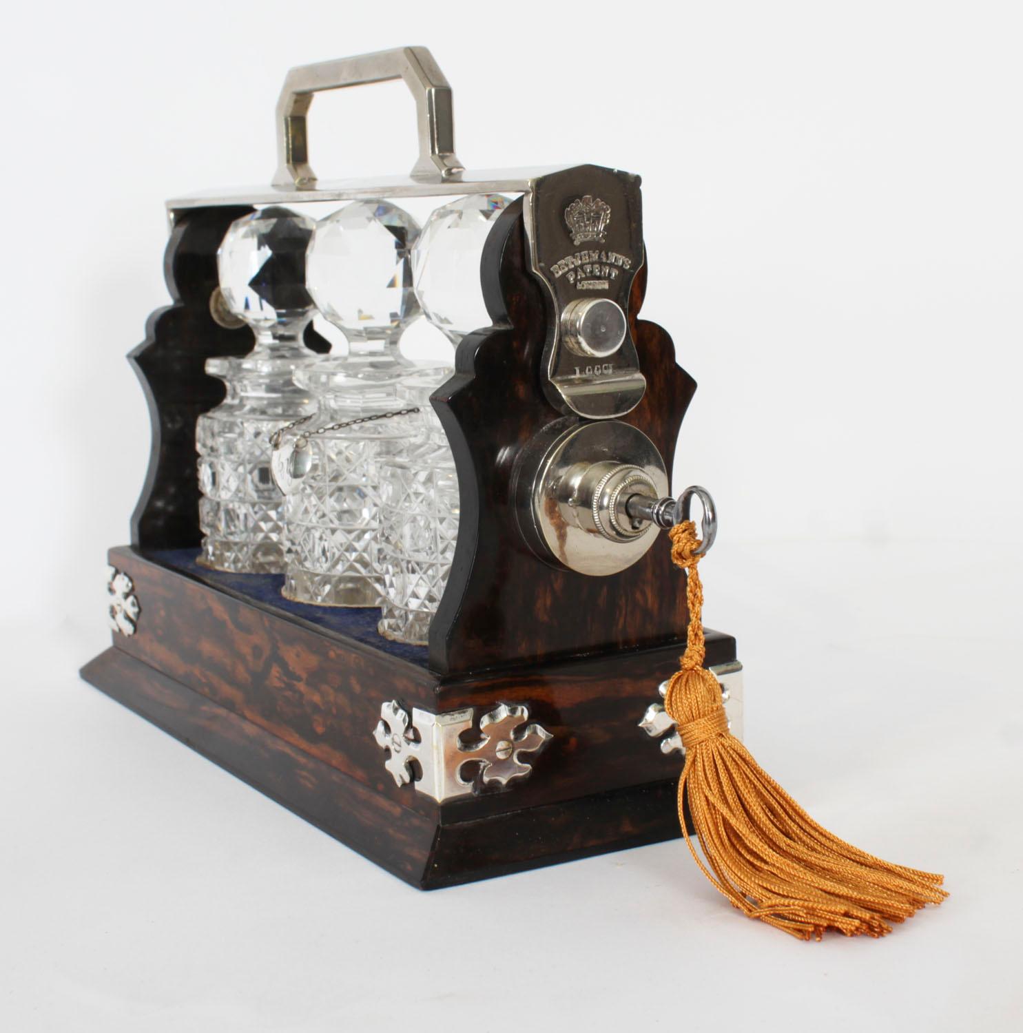 Antike Betjemann's Coromandel Miniature 3 Flaschen Tantalus 19. im Zustand „Gut“ im Angebot in London, GB