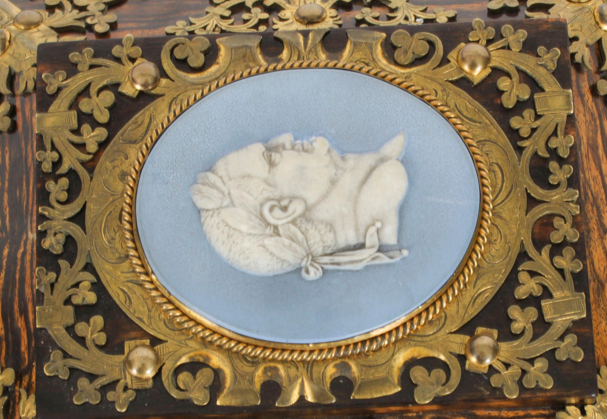 Antike Betjemann's Coromandel & Wedgewood Buchschiene aus dem 19. Jahrhundert im Zustand „Gut“ in London, GB