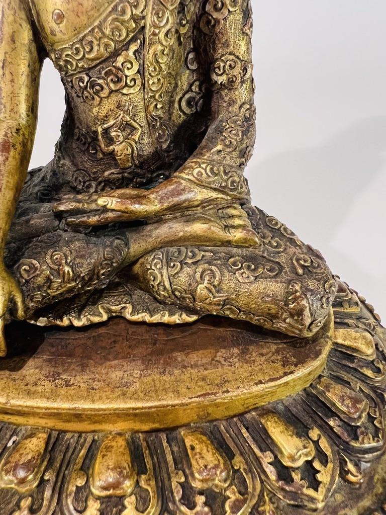 Tibétain Bronze Bhutanese ancien représentant un Bouddha avec une excellente ciselure. en vente