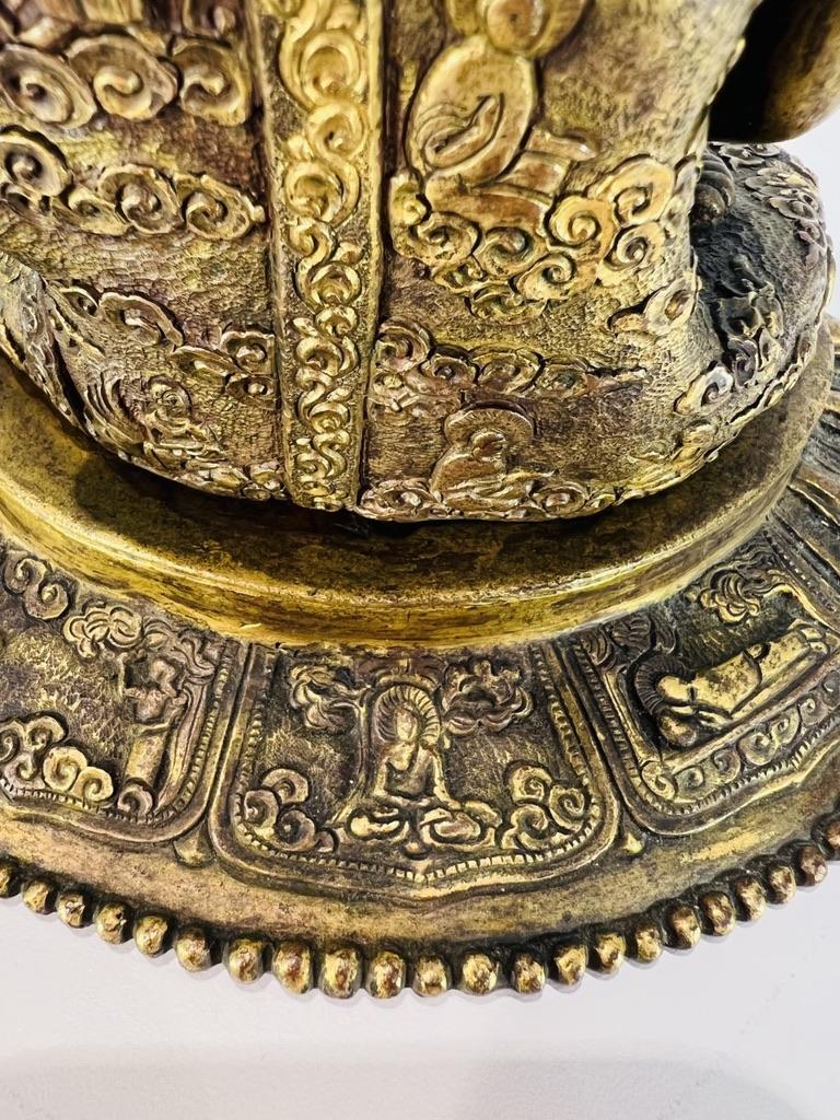 Antike Bhutanische Bronze-Bronze mit ausgezeichneter Ziselierung. (Bronziert) im Angebot