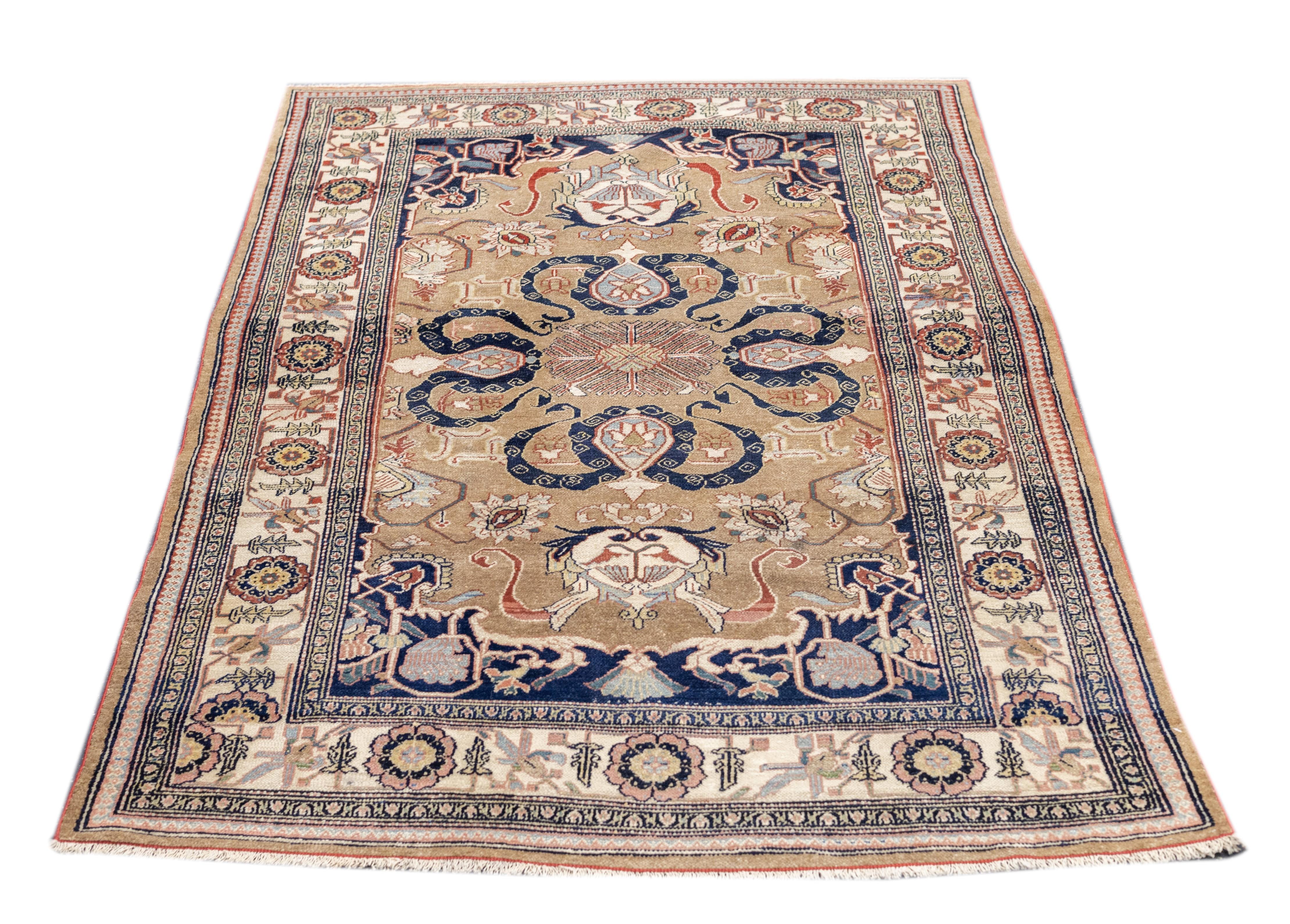 Antiker Bibikabad-Teppich 4'2'' x 6'5'' im Zustand „Gut“ im Angebot in New York, NY