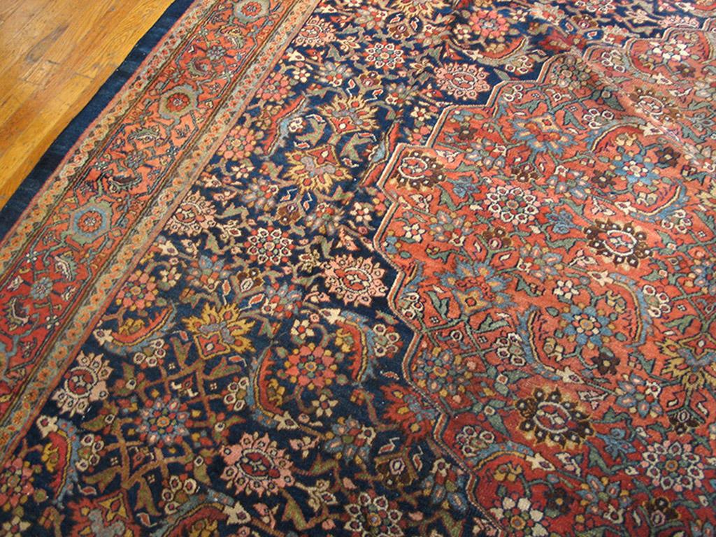 Antique Bibikabad Rug 9' 3'' x 11' 3'' In Good Condition For Sale In New York, NY