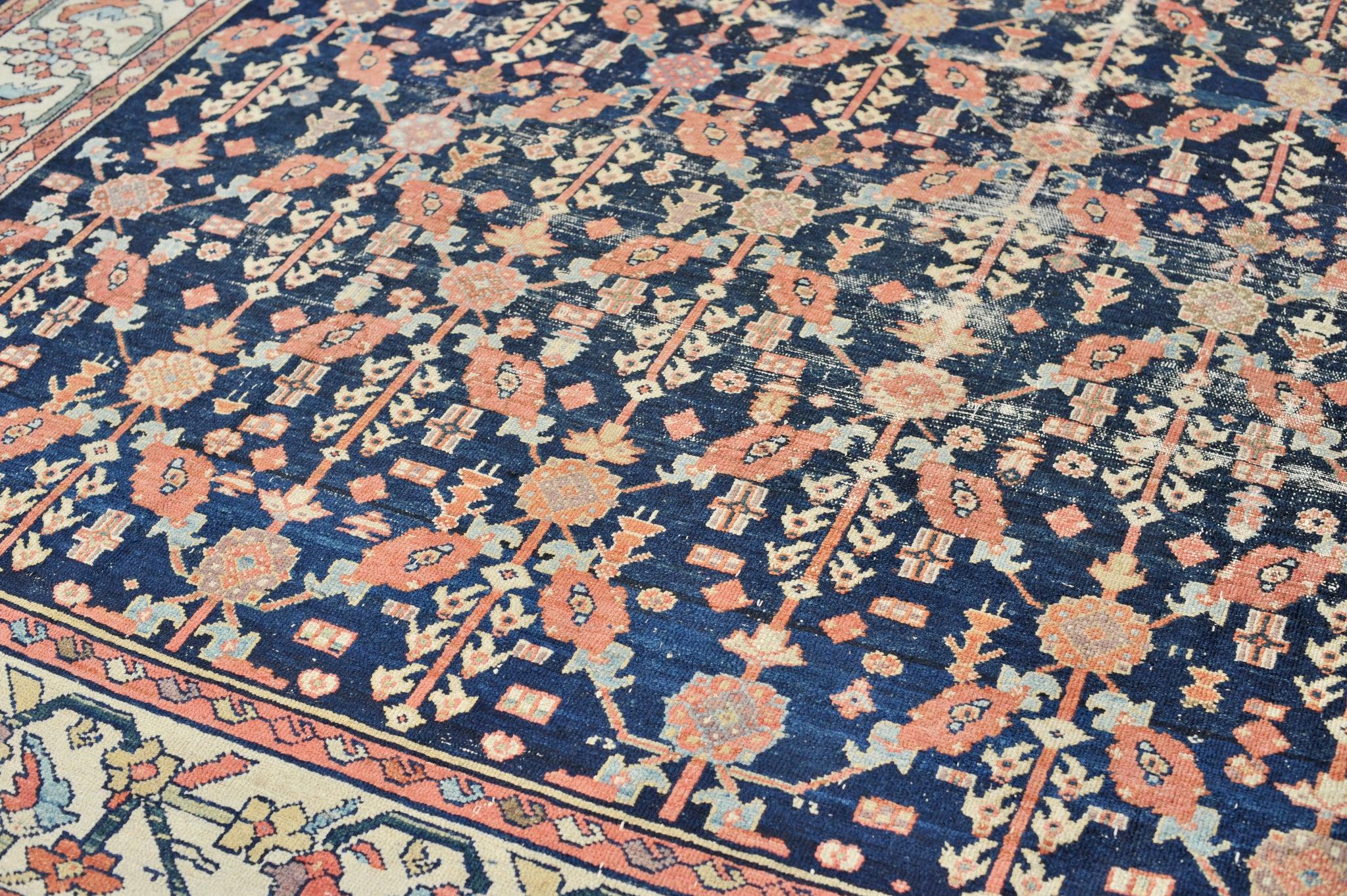 Tapis Bibikibad ancien en motif treillis Bon état - En vente à Milwaukee, WI