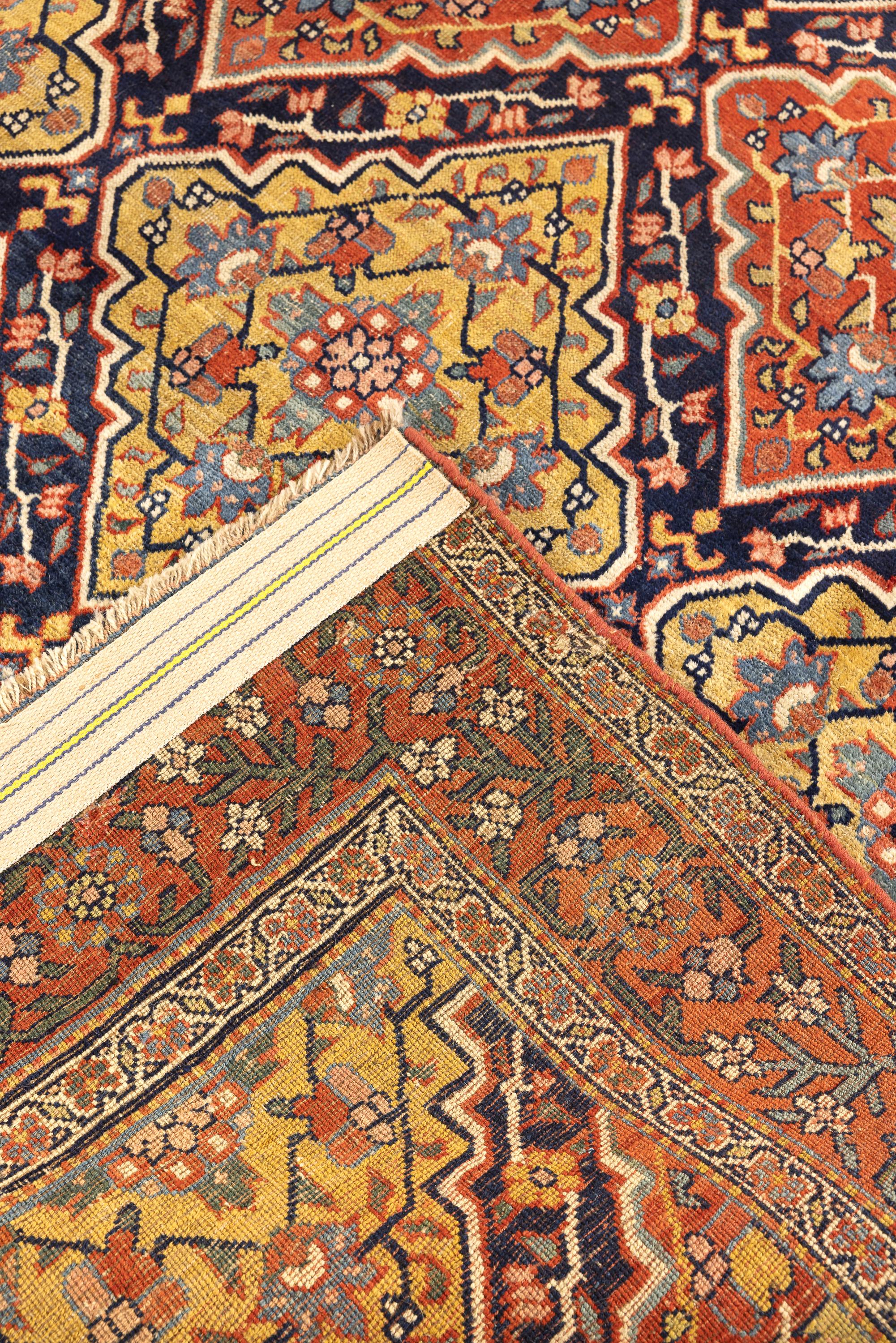 Antiker Bidjar-Teppich aus dem 19. Jahrhundert  (Handgeknüpft) im Angebot