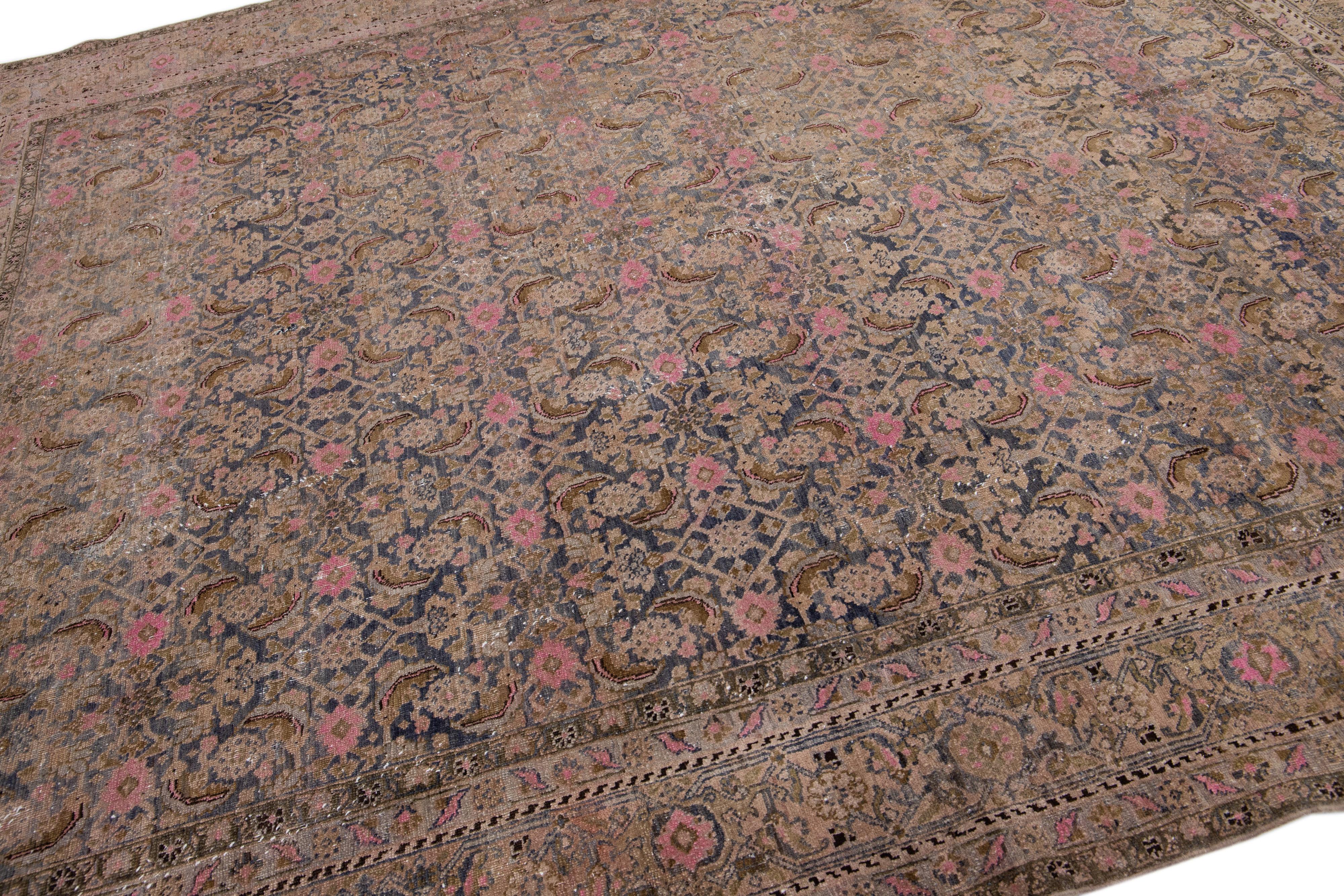 Antiker handgefertigter Bidjar-Teppich aus grauer Wolle mit Blumenmuster (Persisch) im Angebot