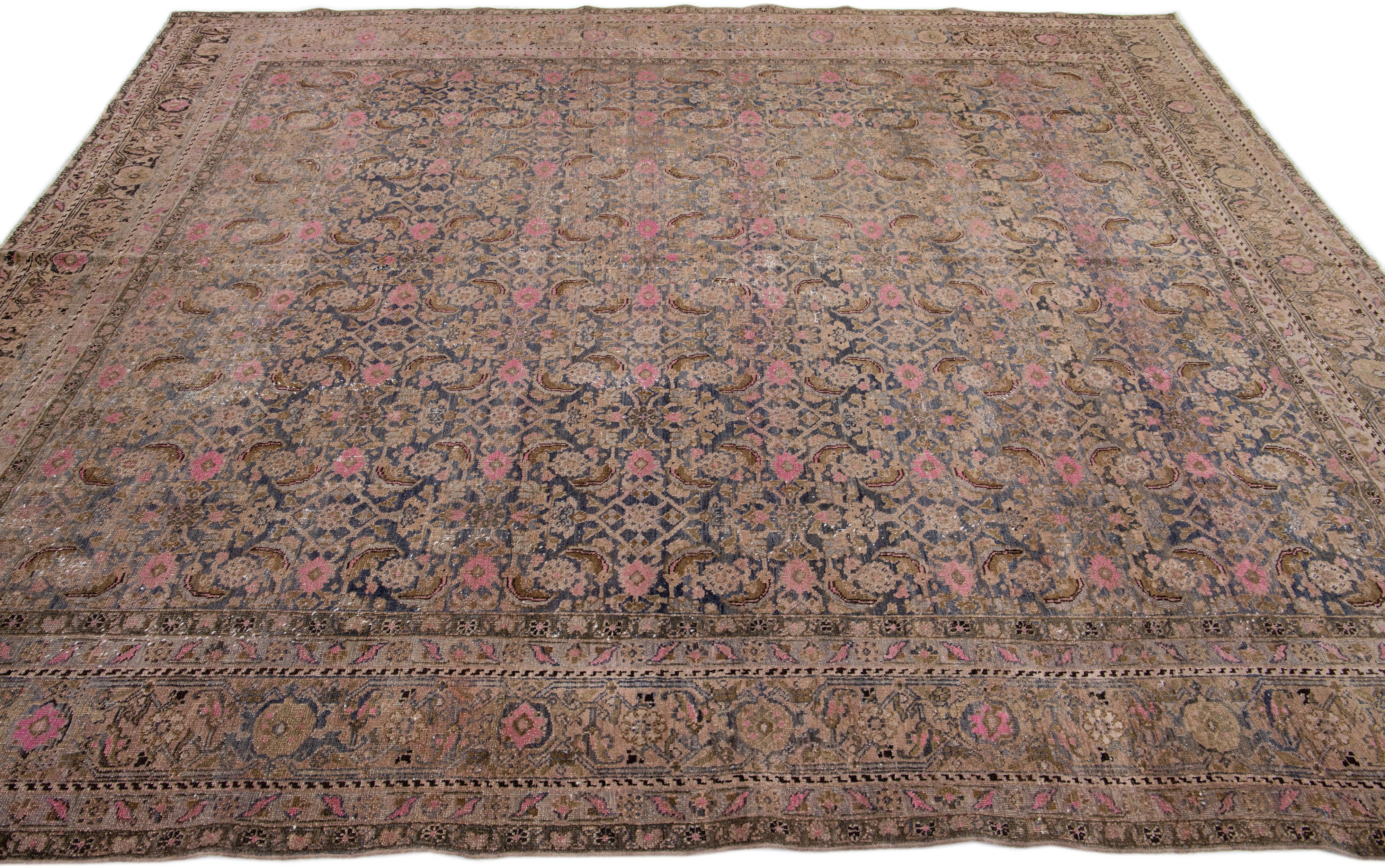 Antiker handgefertigter Bidjar-Teppich aus grauer Wolle mit Blumenmuster im Zustand „Gut“ im Angebot in Norwalk, CT