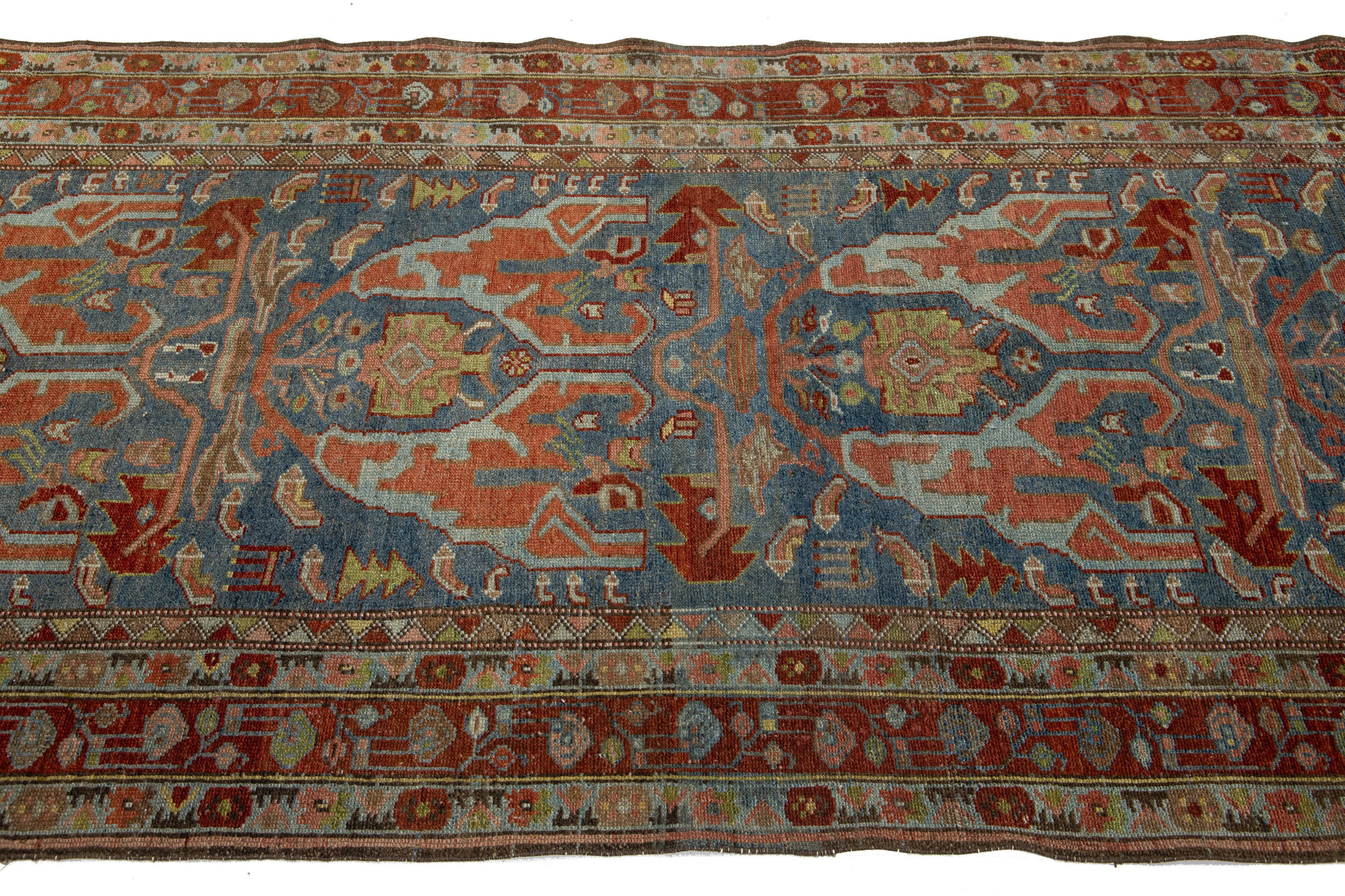 Antike Bidjar Handgefertigt Lang  Woll-Läufer in Blau mit Allover-Design im Zustand „Hervorragend“ im Angebot in Norwalk, CT
