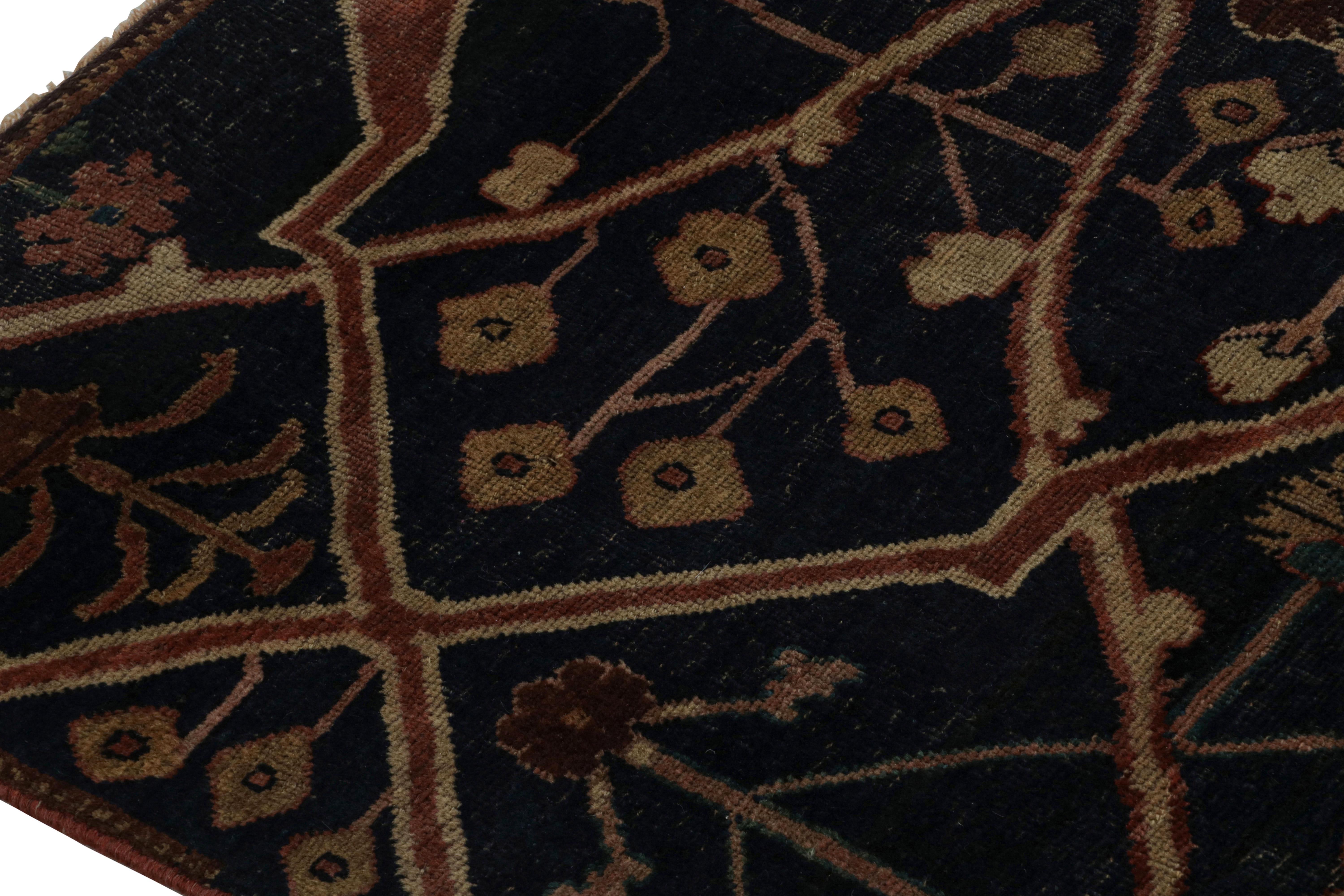 Noué à la main Tapis persan antique Bidjar à motifs géométriques bleu-brun par Rug & Kilim en vente